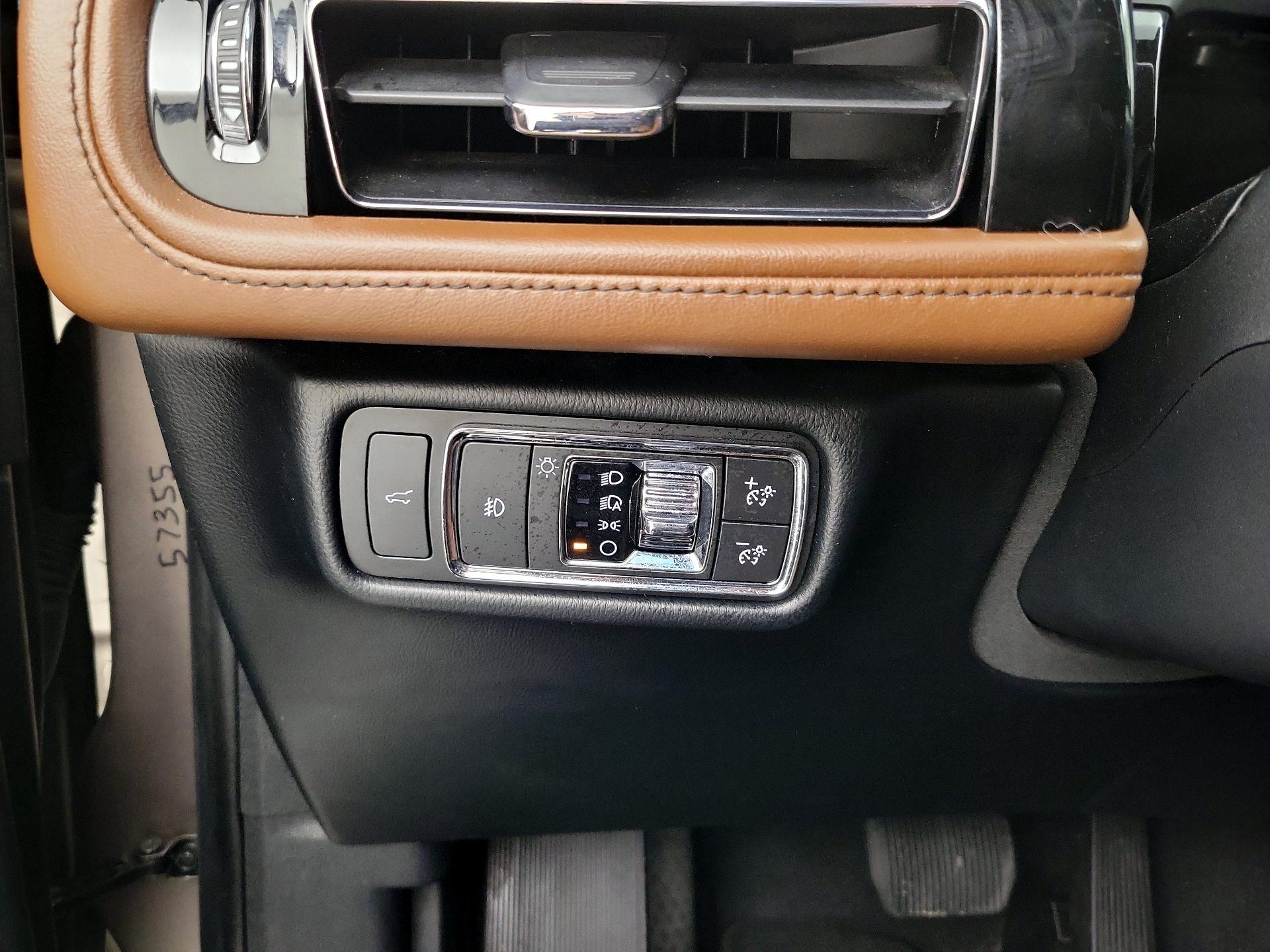 Thumbnail: 2020 Lincoln Aviator - 13