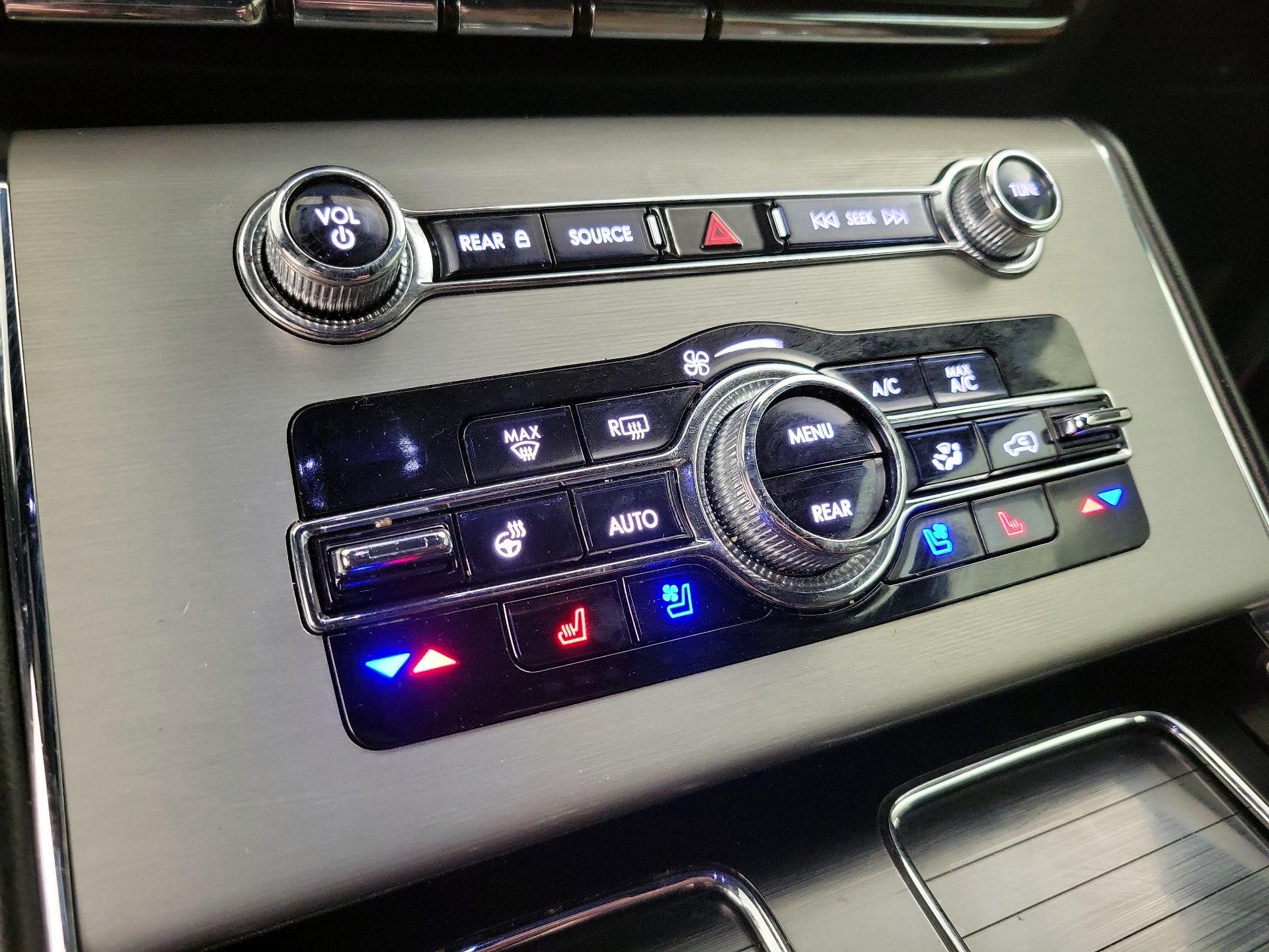 Thumbnail: 2020 Lincoln Aviator - 17