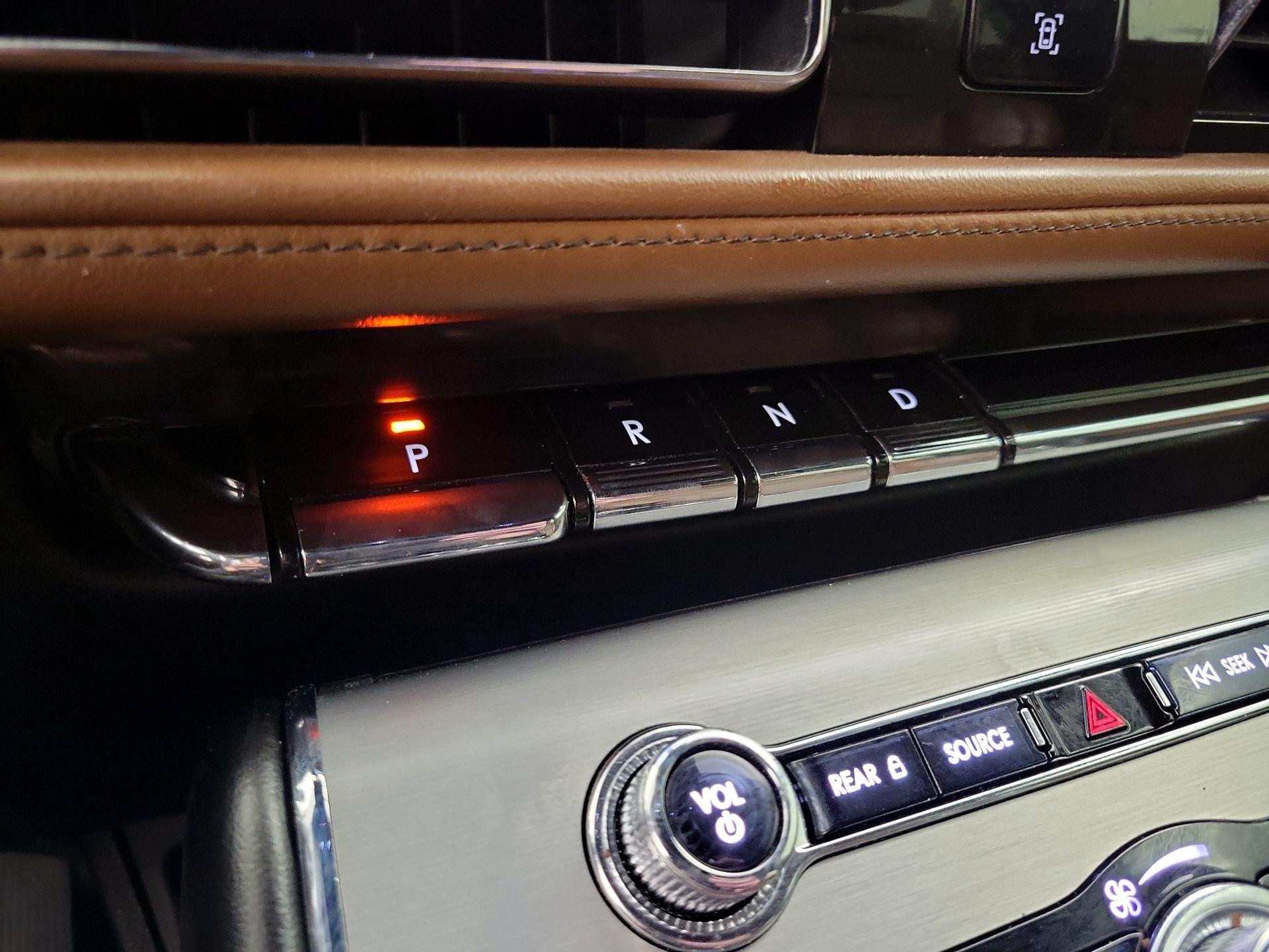 Thumbnail: 2020 Lincoln Aviator - 18