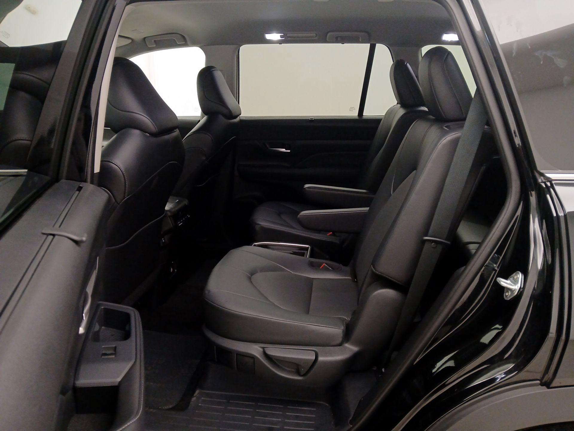 Thumbnail: 2025 Toyota Grand Highlander - 20