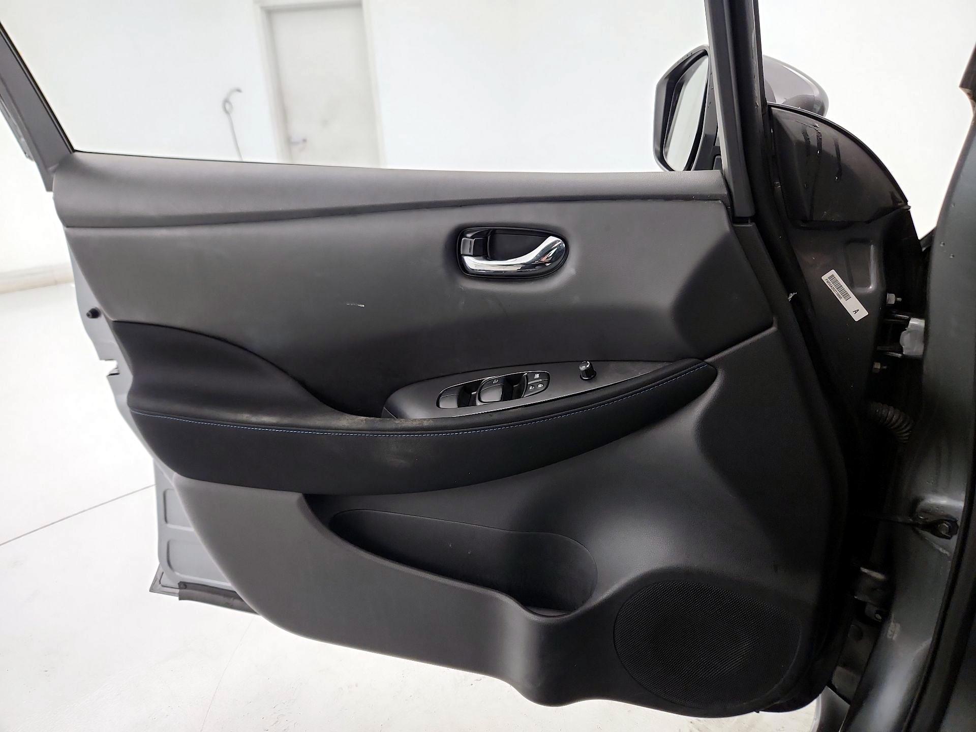 Thumbnail: 2020 Nissan Leaf - 12