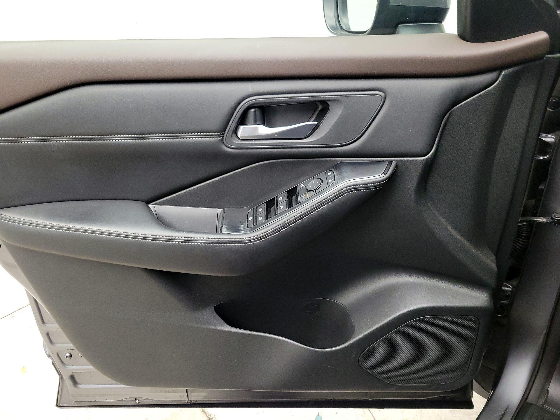 Thumbnail: 2023 Nissan Rogue - 12