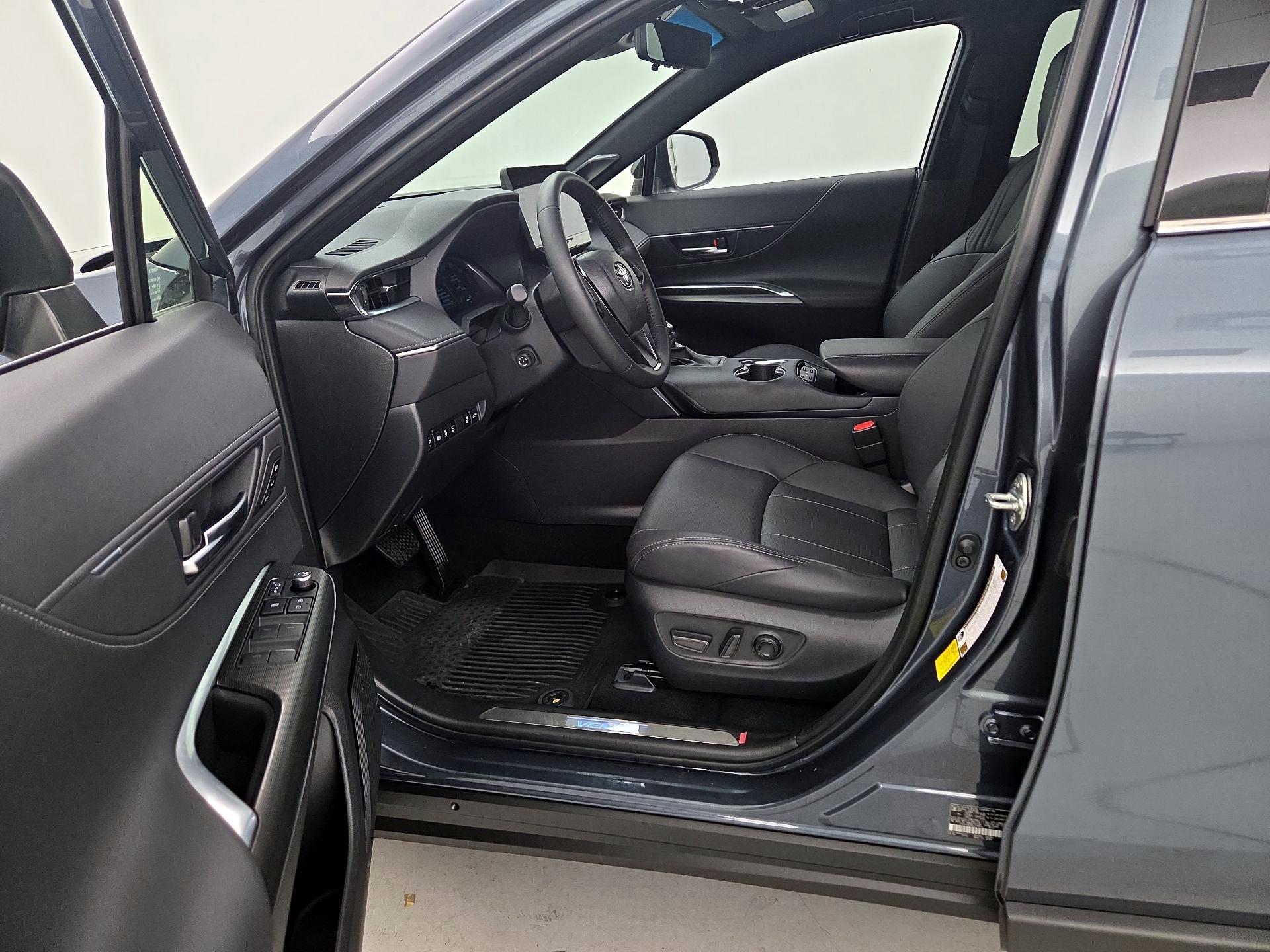 Thumbnail: 2024 Toyota Venza - 11