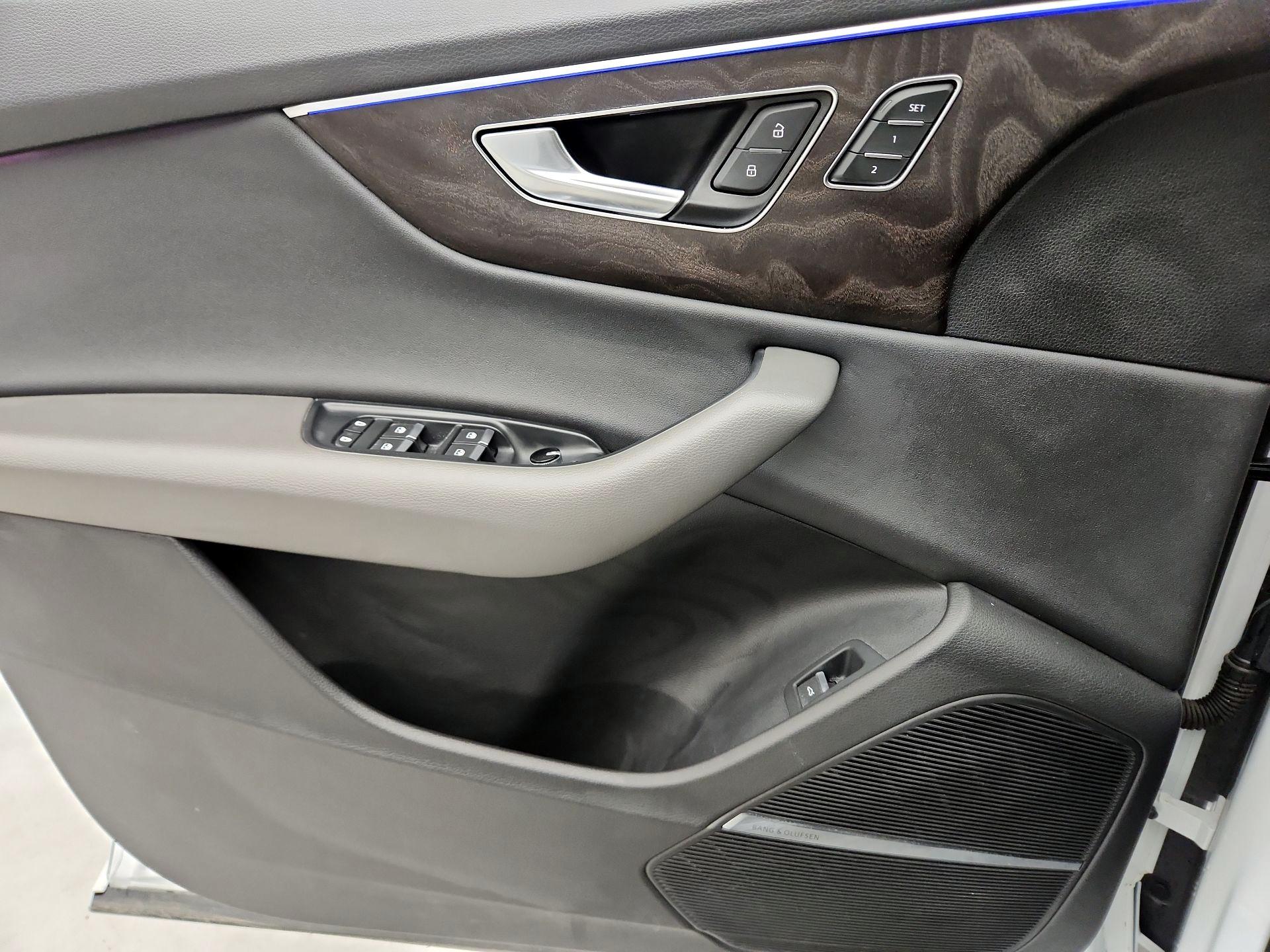 Thumbnail: 2021 Audi Q8 - 12