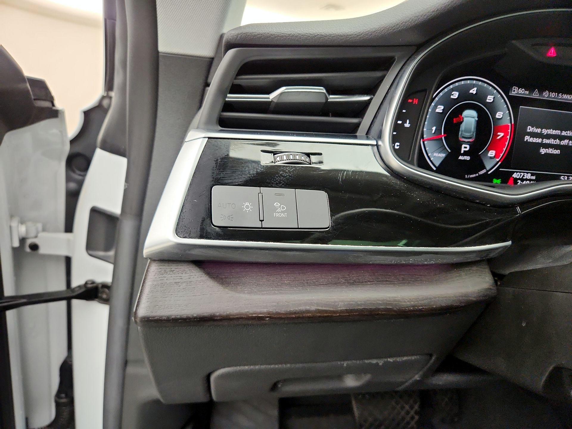 Thumbnail: 2021 Audi Q8 - 13