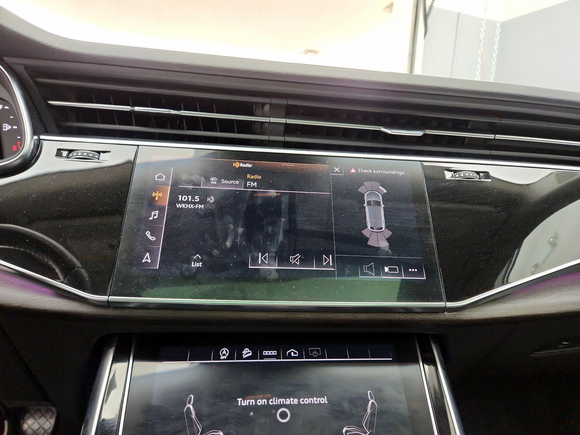 Thumbnail: 2021 Audi Q8 - 16