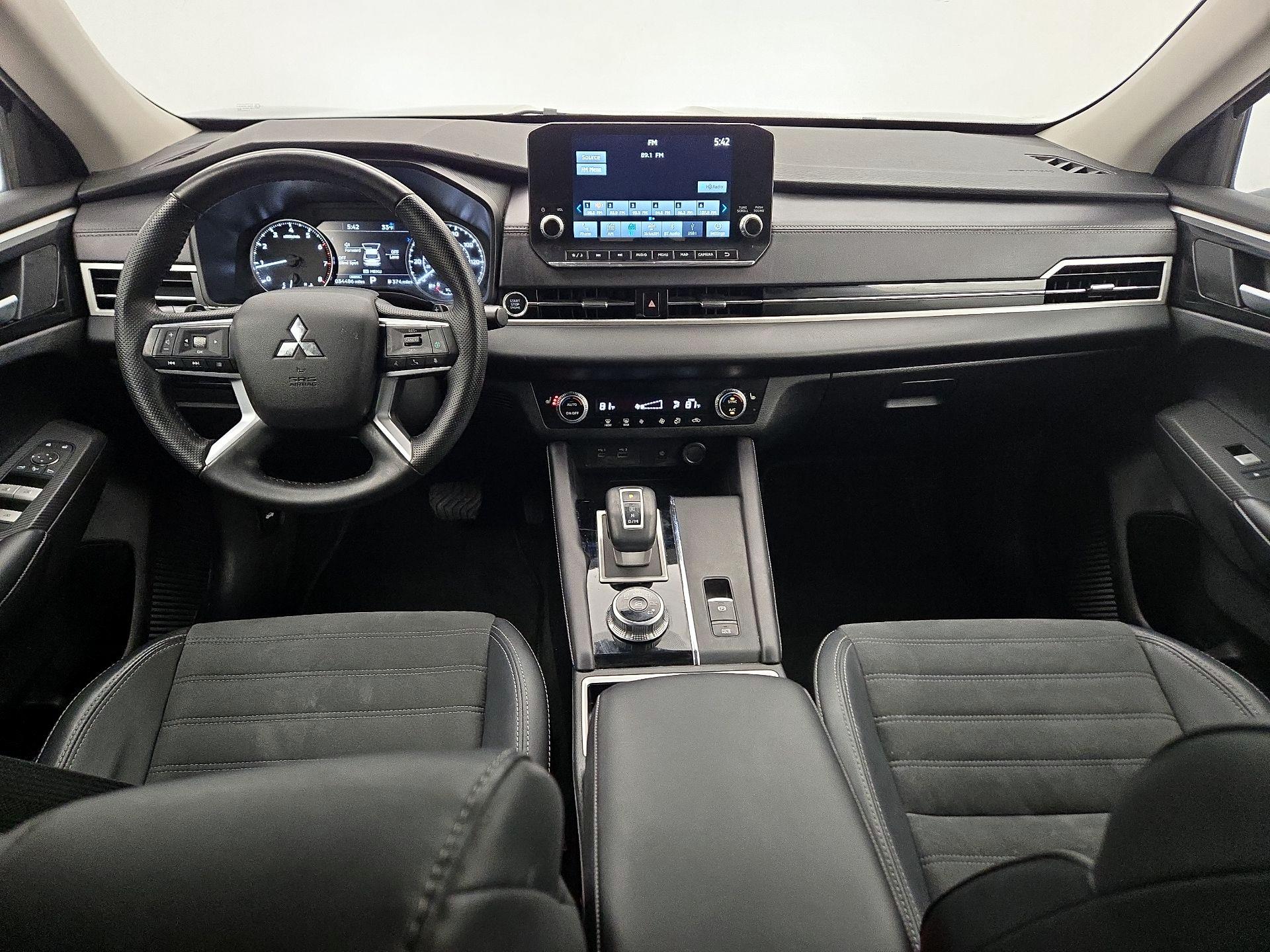 Thumbnail: 2024 Mitsubishi Outlander - 9