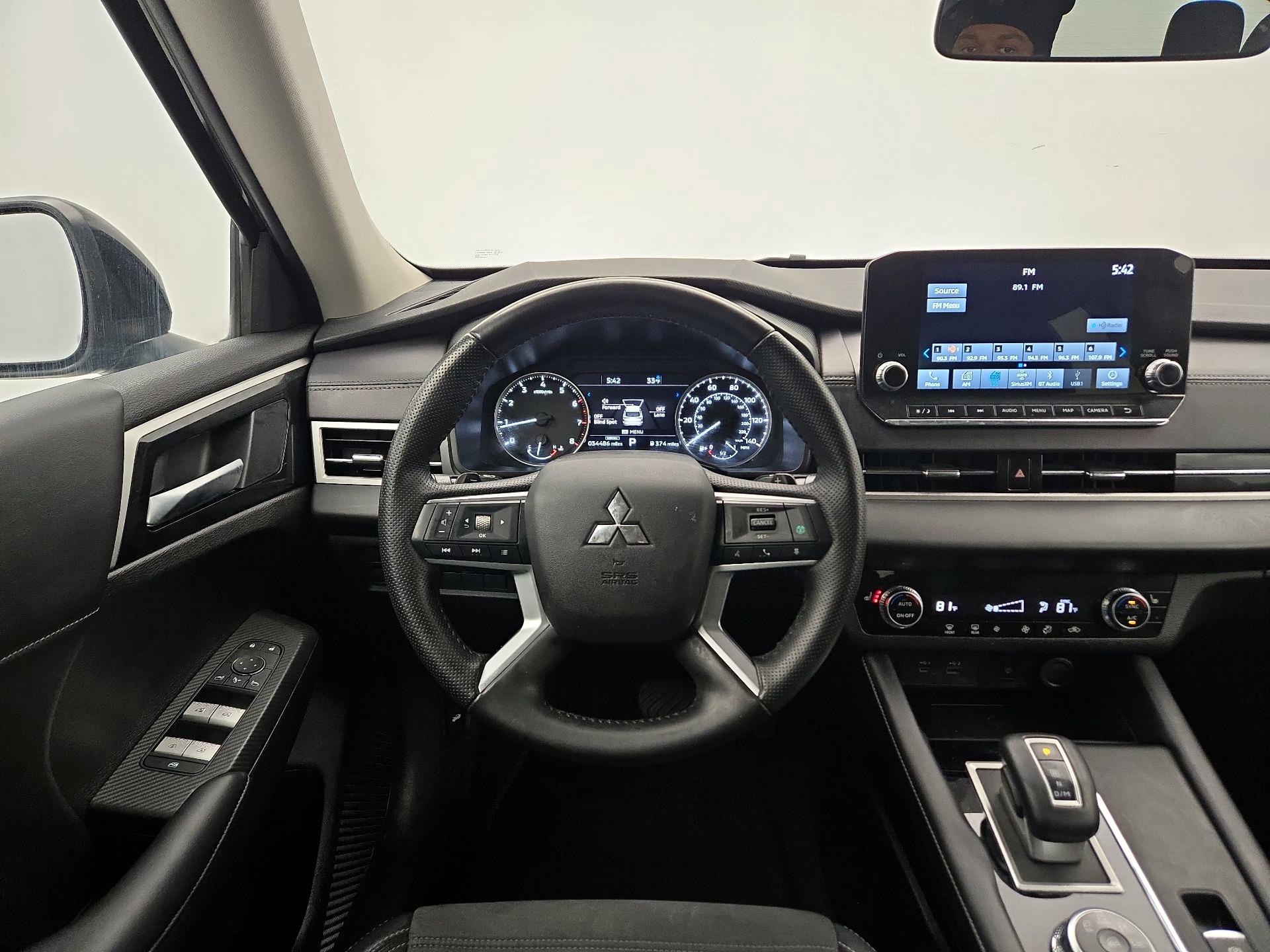 Thumbnail: 2024 Mitsubishi Outlander - 10