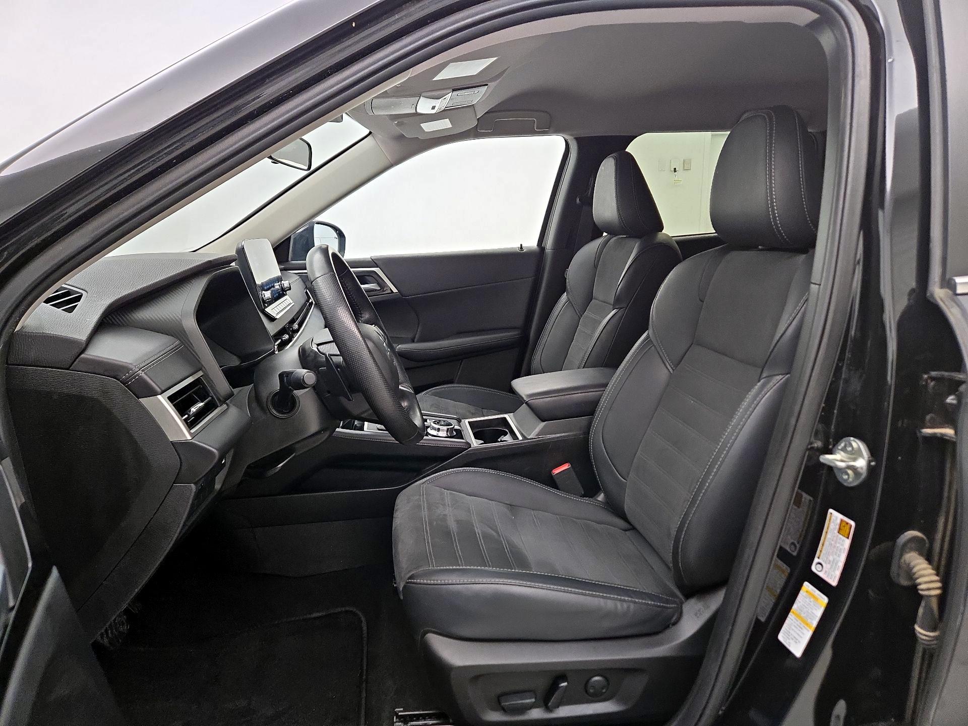 Thumbnail: 2024 Mitsubishi Outlander - 11