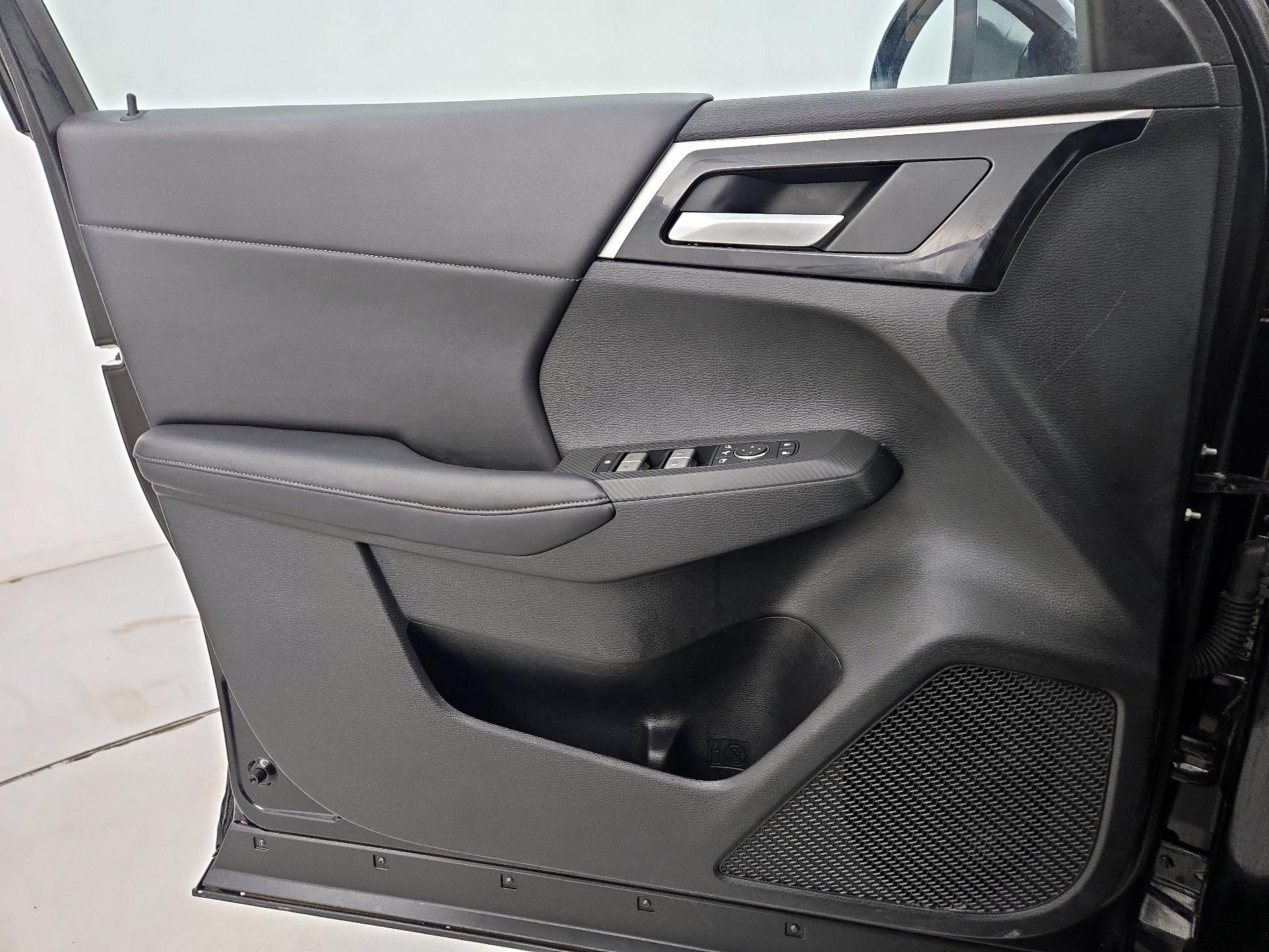 Thumbnail: 2024 Mitsubishi Outlander - 12