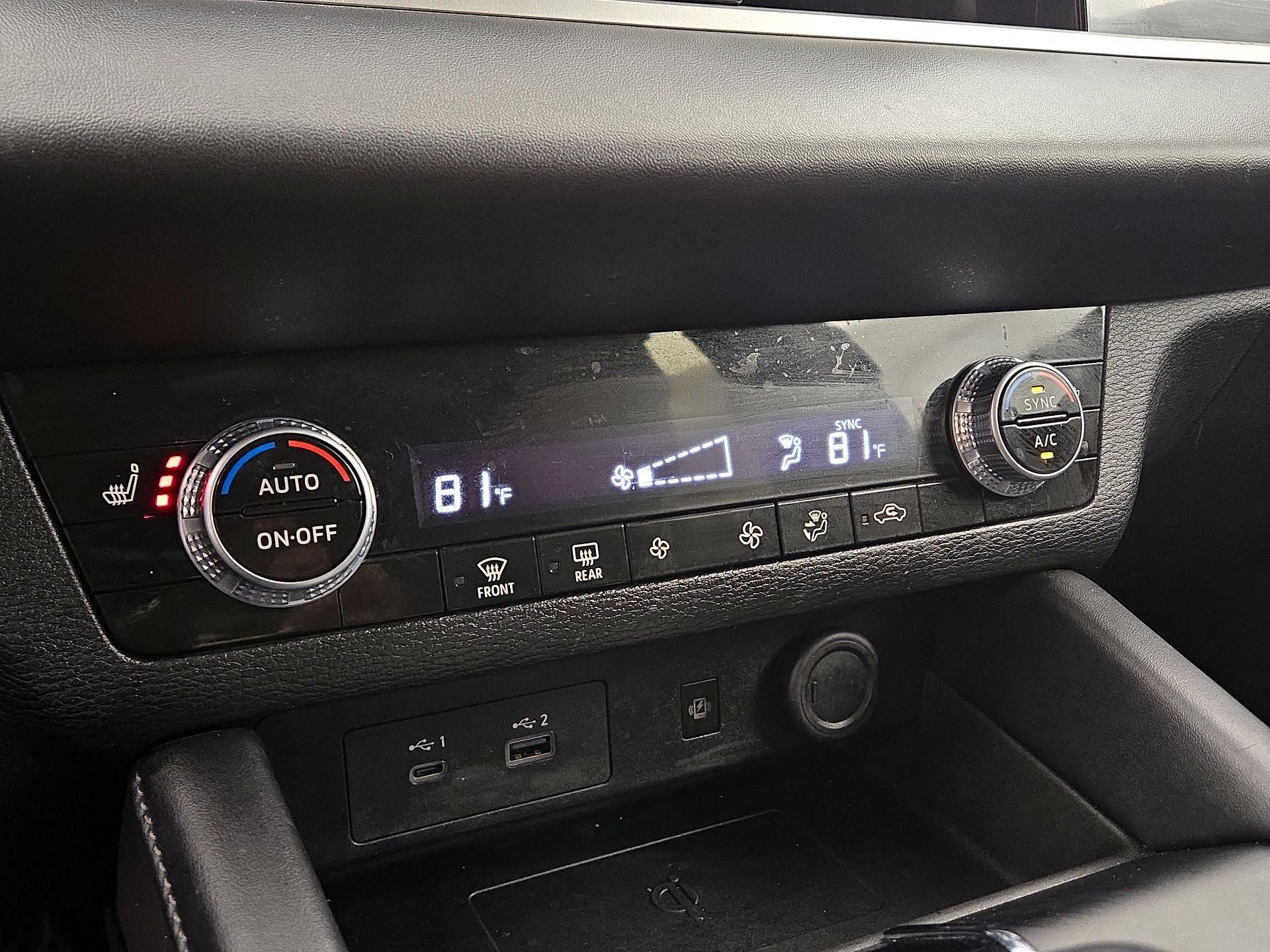 Thumbnail: 2024 Mitsubishi Outlander - 16