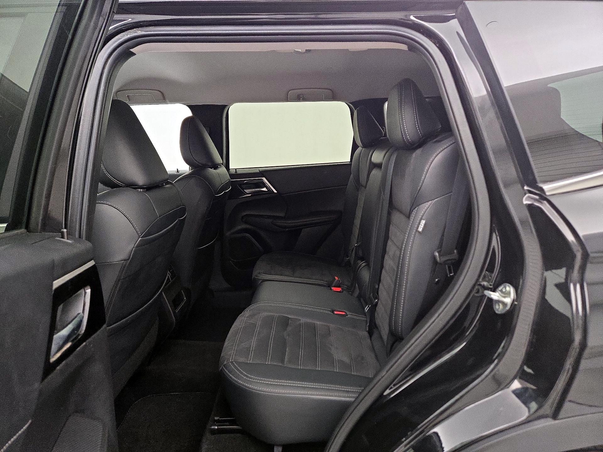 Thumbnail: 2024 Mitsubishi Outlander - 19