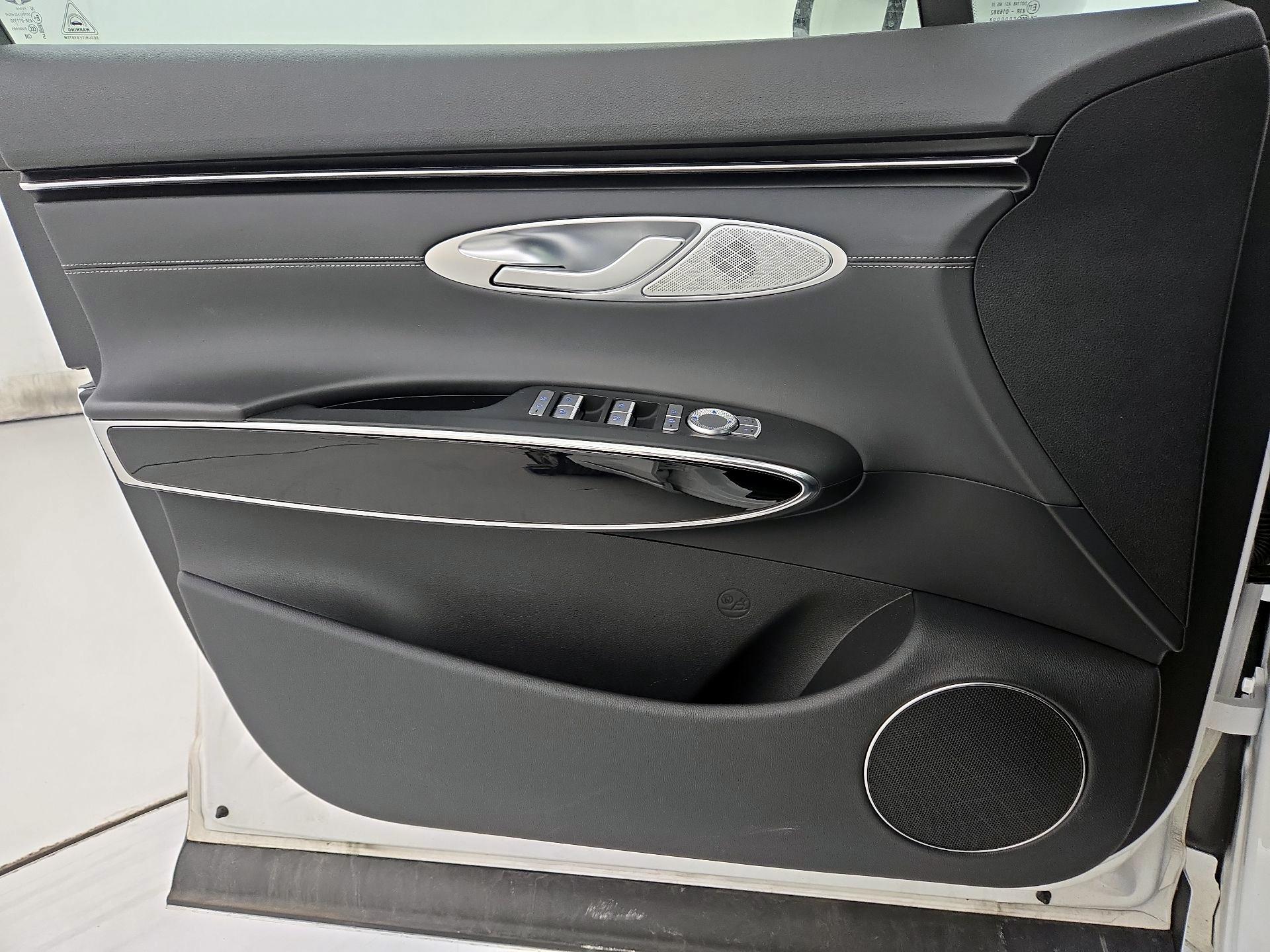 Thumbnail: 2025 Genesis GV70 - 12