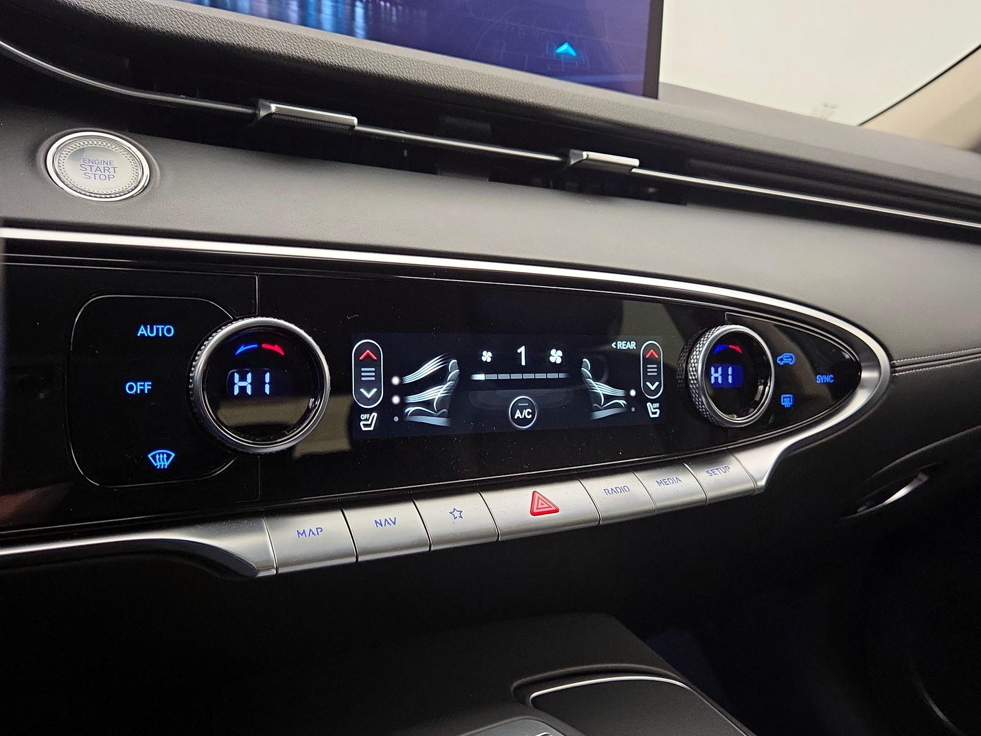 Thumbnail: 2025 Genesis GV70 - 17