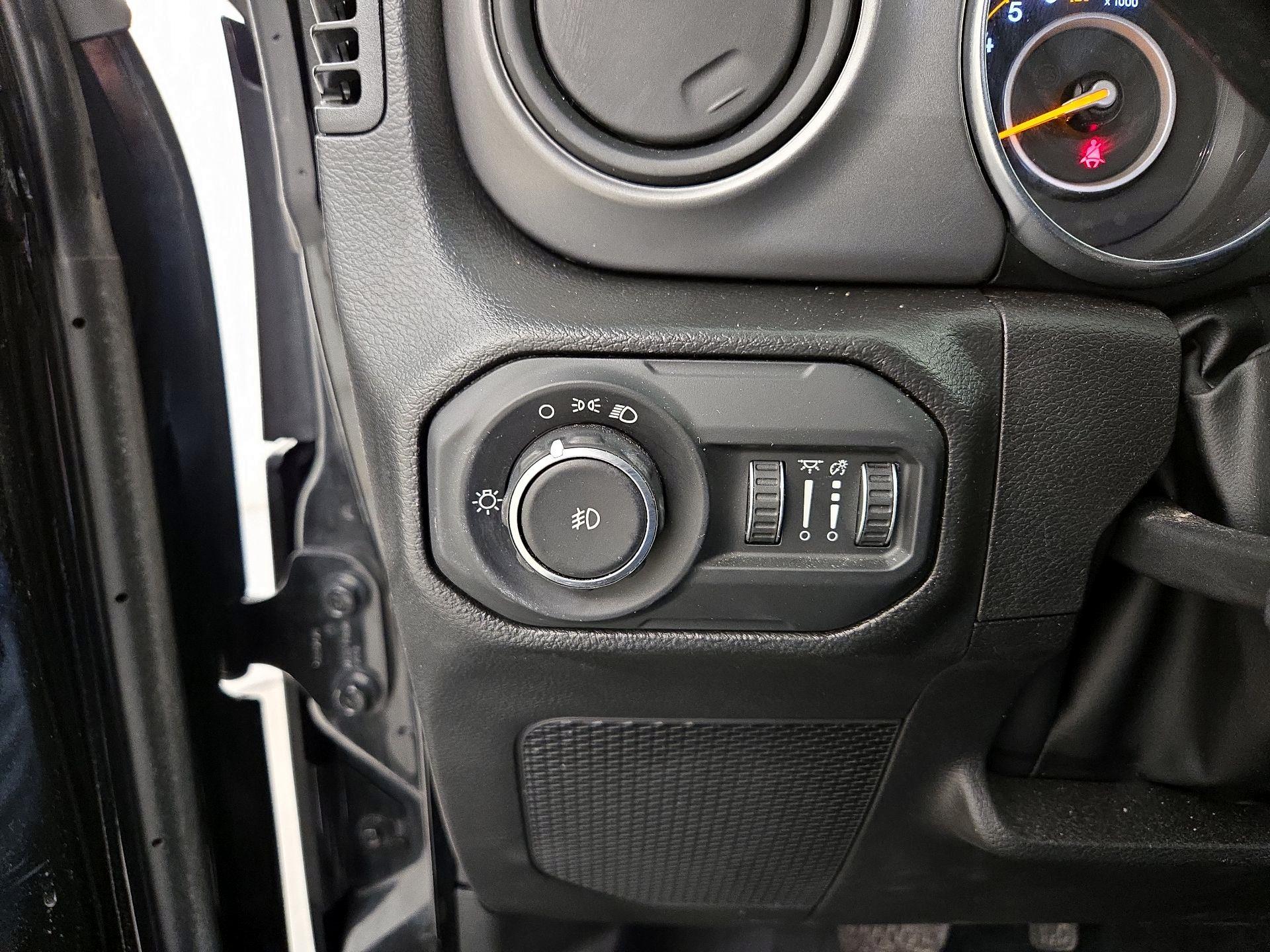 Thumbnail: 2022 Jeep Wrangler - 13