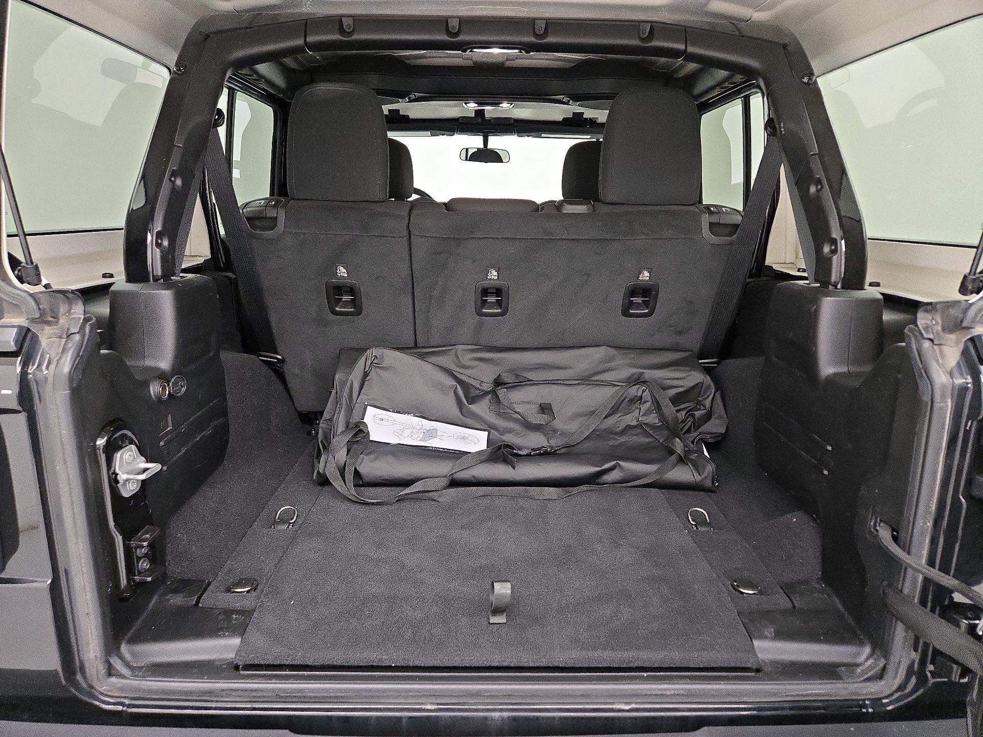 Thumbnail: 2022 Jeep Wrangler - 20