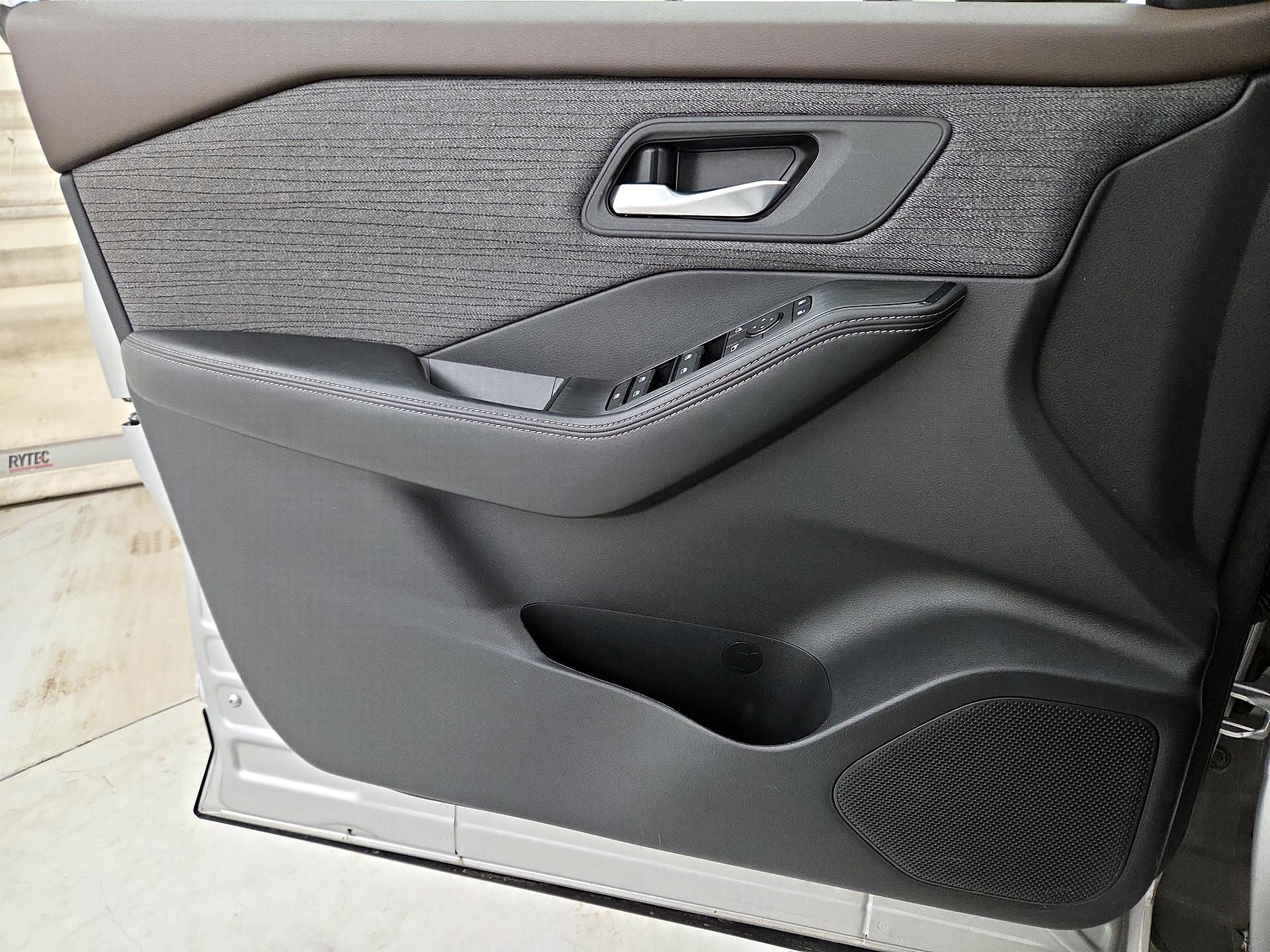 Thumbnail: 2023 Nissan Rogue - 12