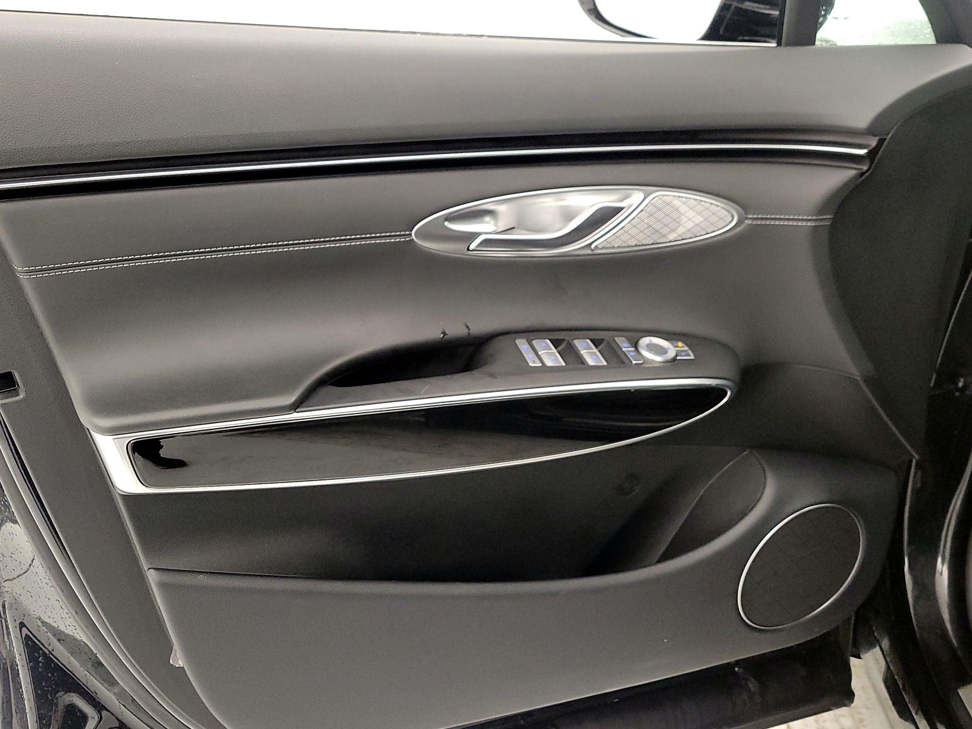 Thumbnail: 2025 Genesis GV70 - 12