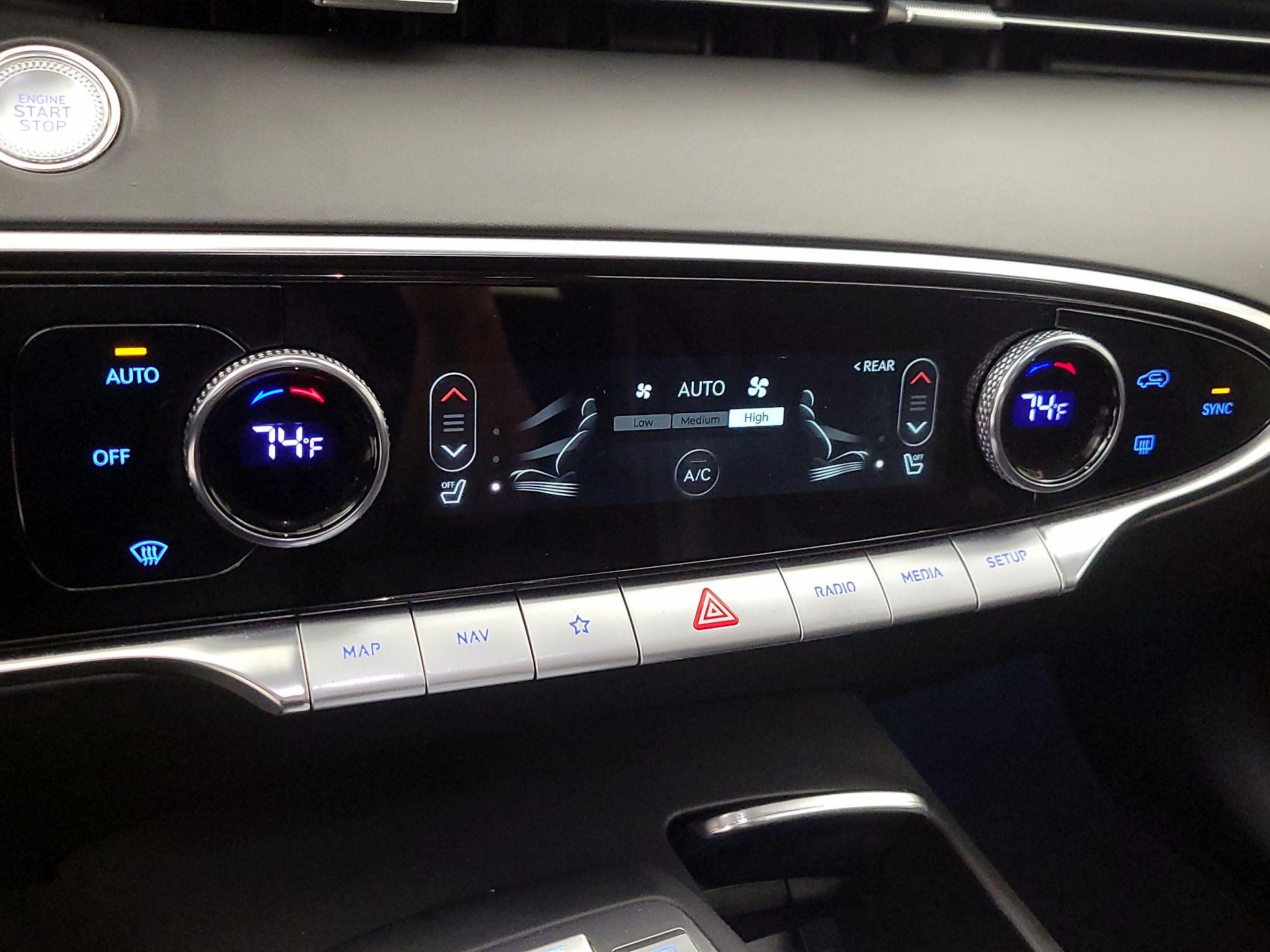 Thumbnail: 2025 Genesis GV70 - 17