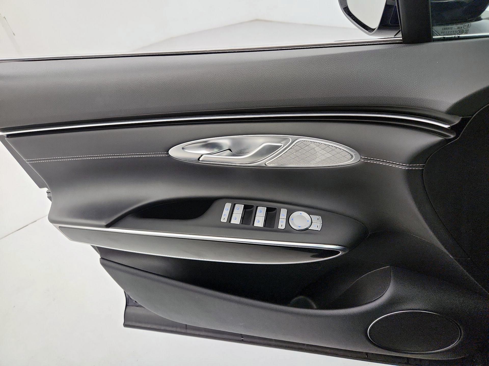 Thumbnail: 2025 Genesis GV70 - 12