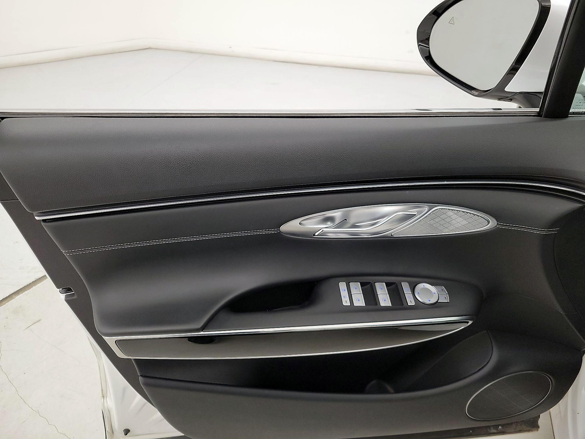 Thumbnail: 2025 Genesis GV70 - 12