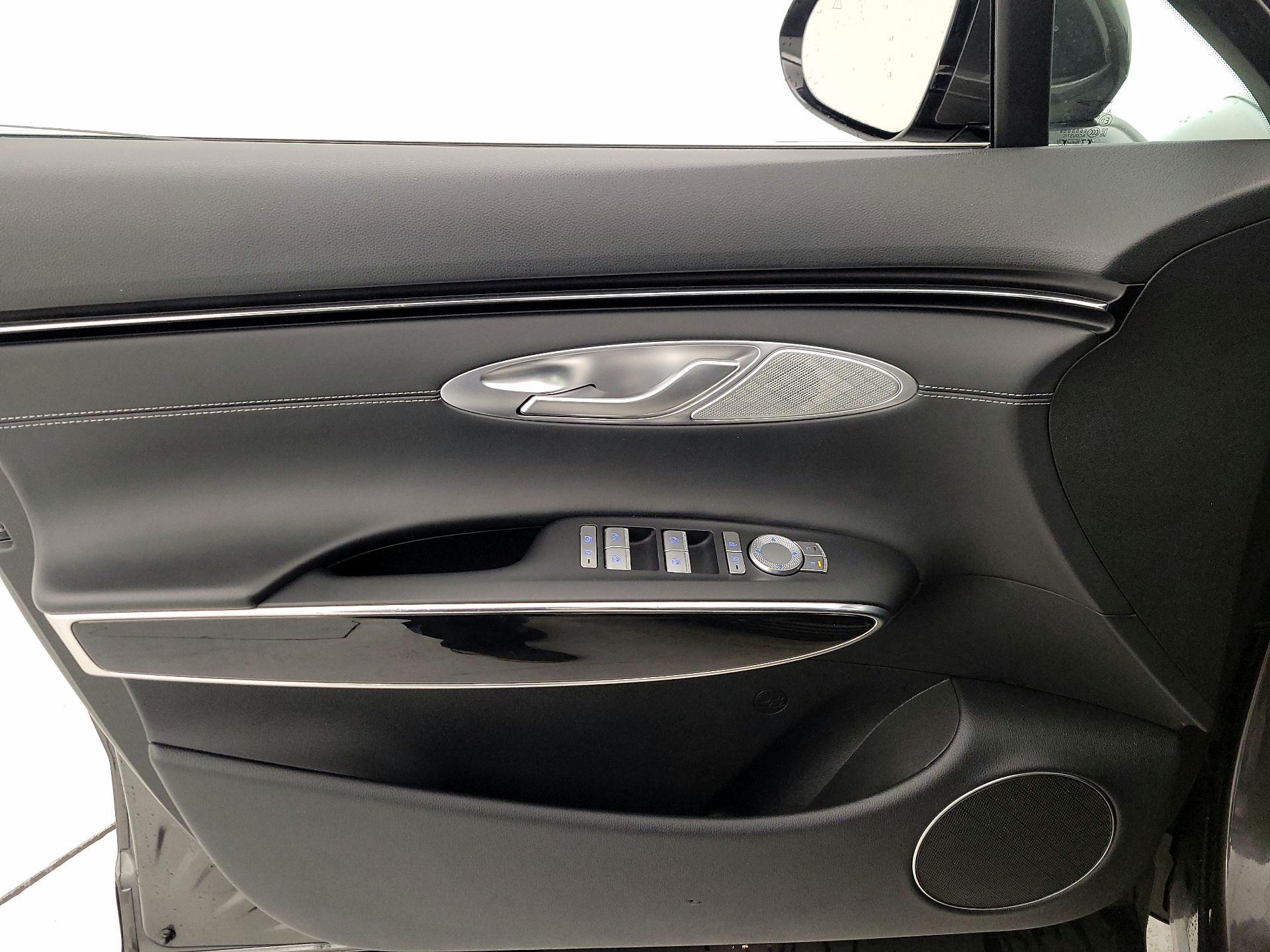 Thumbnail: 2025 Genesis GV70 - 12