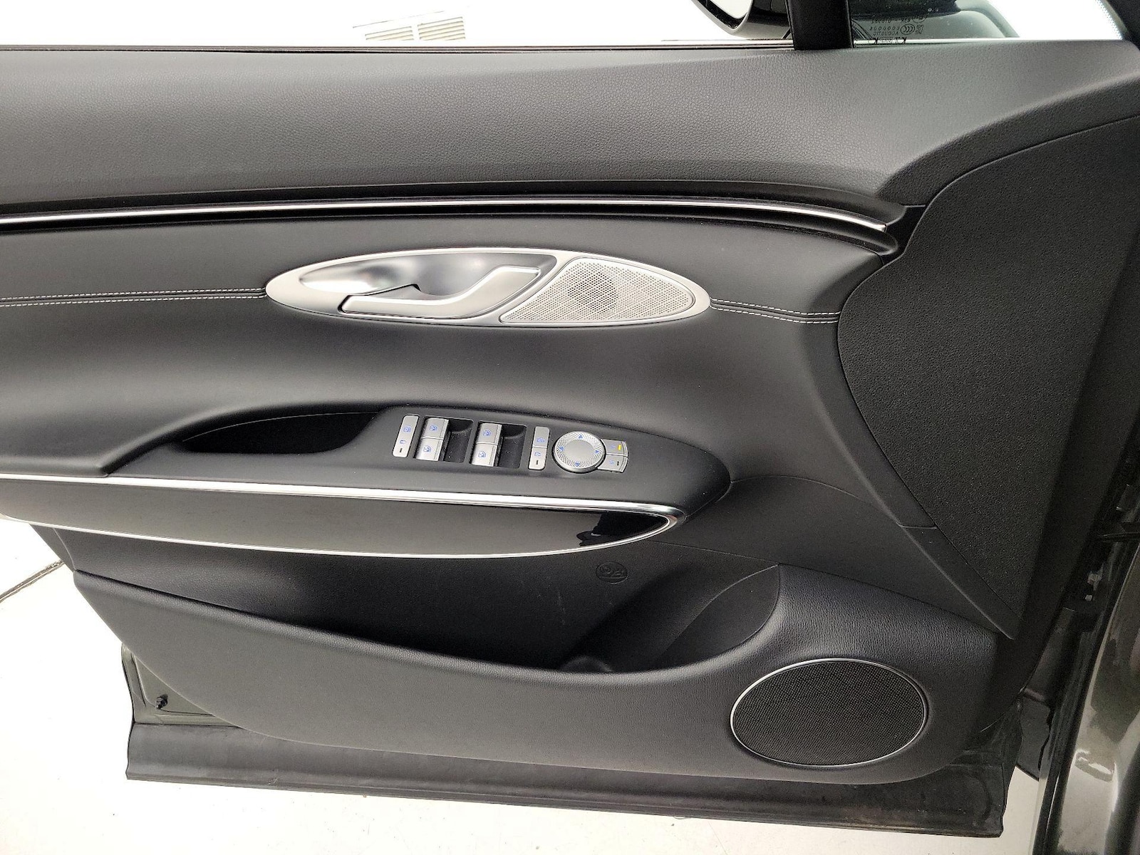 2025 GENESIS GV70 Standard - Photo 13