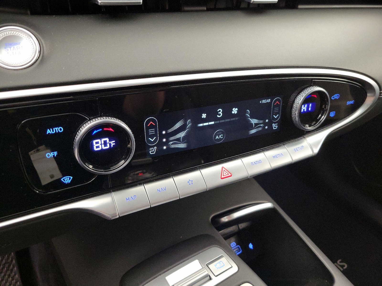 2025 GENESIS GV70 Standard - Photo 18