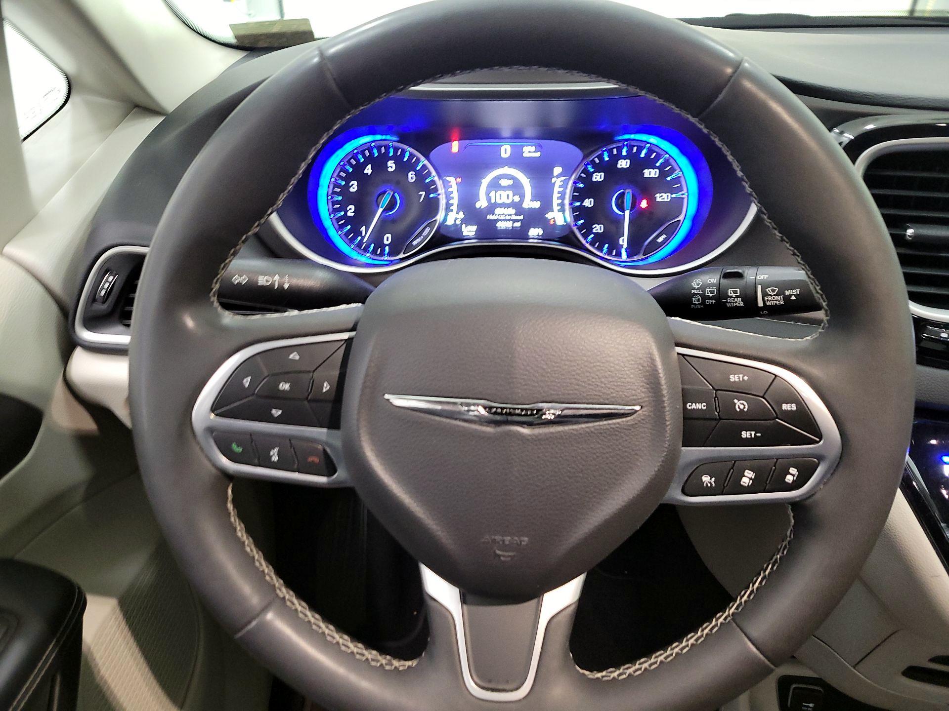 Thumbnail: 2023 Chrysler Pacifica - 10