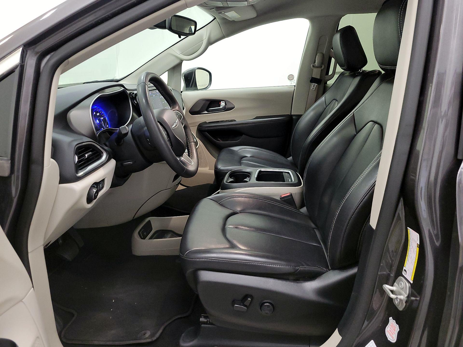 Thumbnail: 2023 Chrysler Pacifica - 11