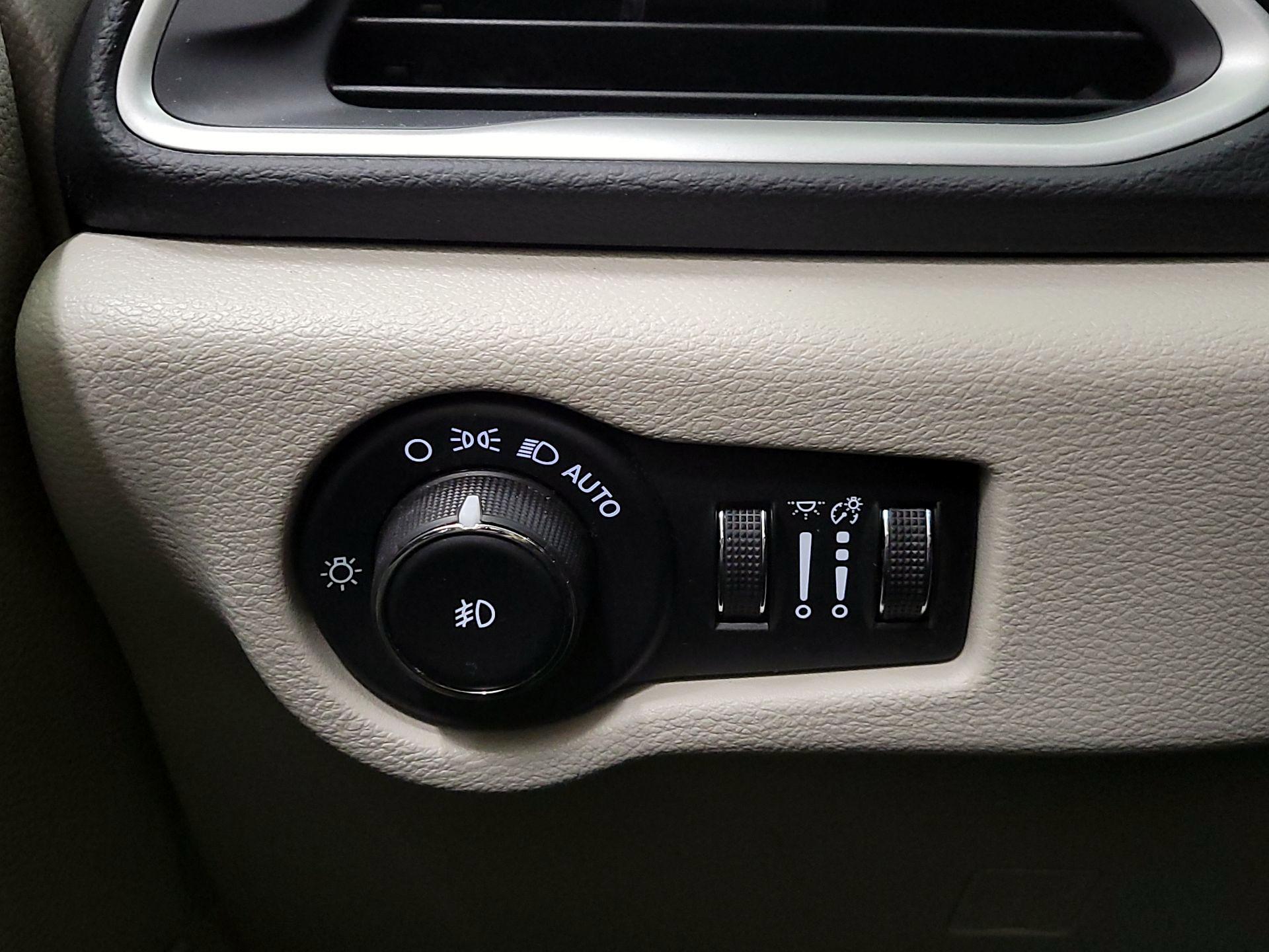 Thumbnail: 2023 Chrysler Pacifica - 13