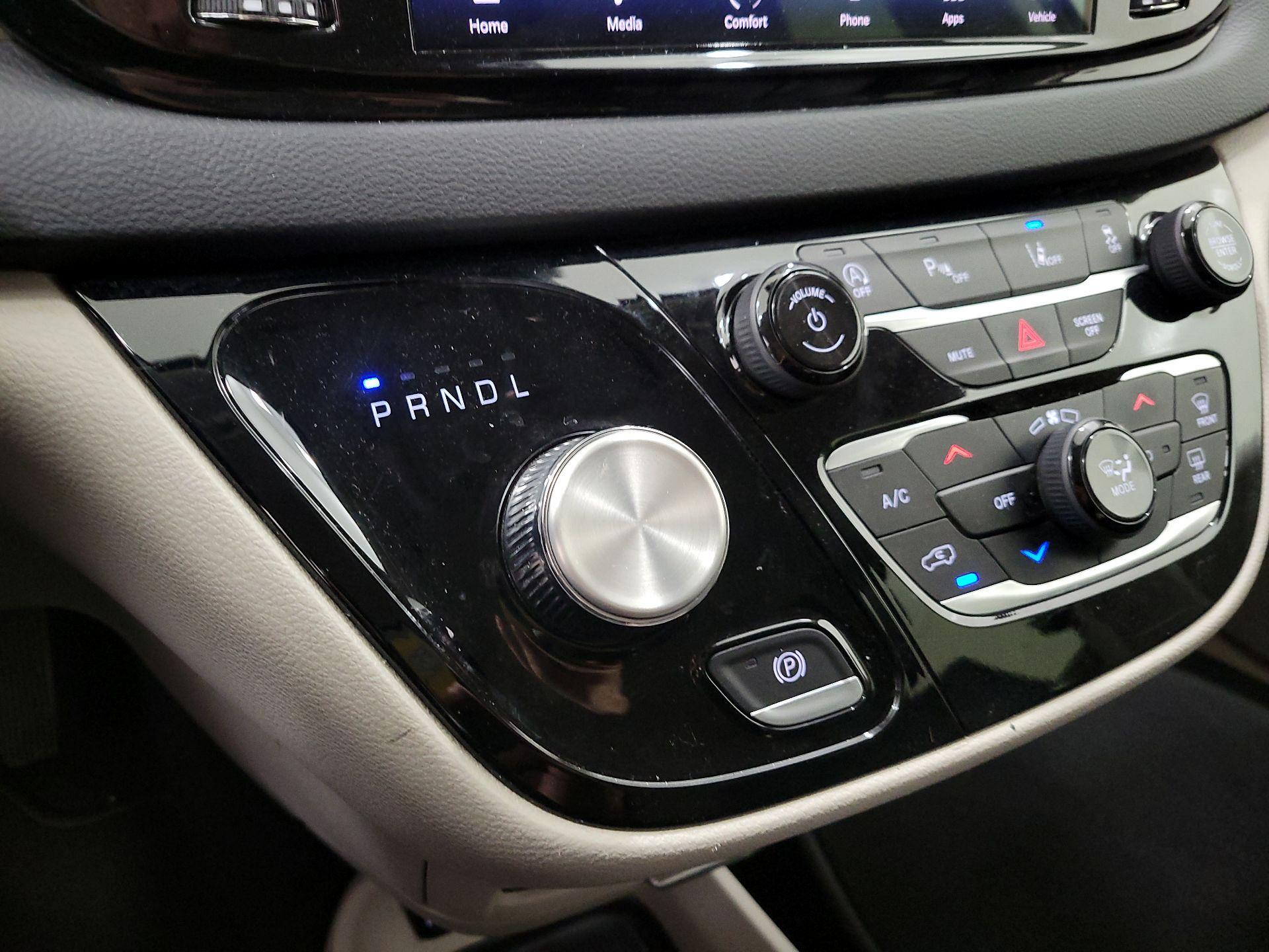 Thumbnail: 2023 Chrysler Pacifica - 17