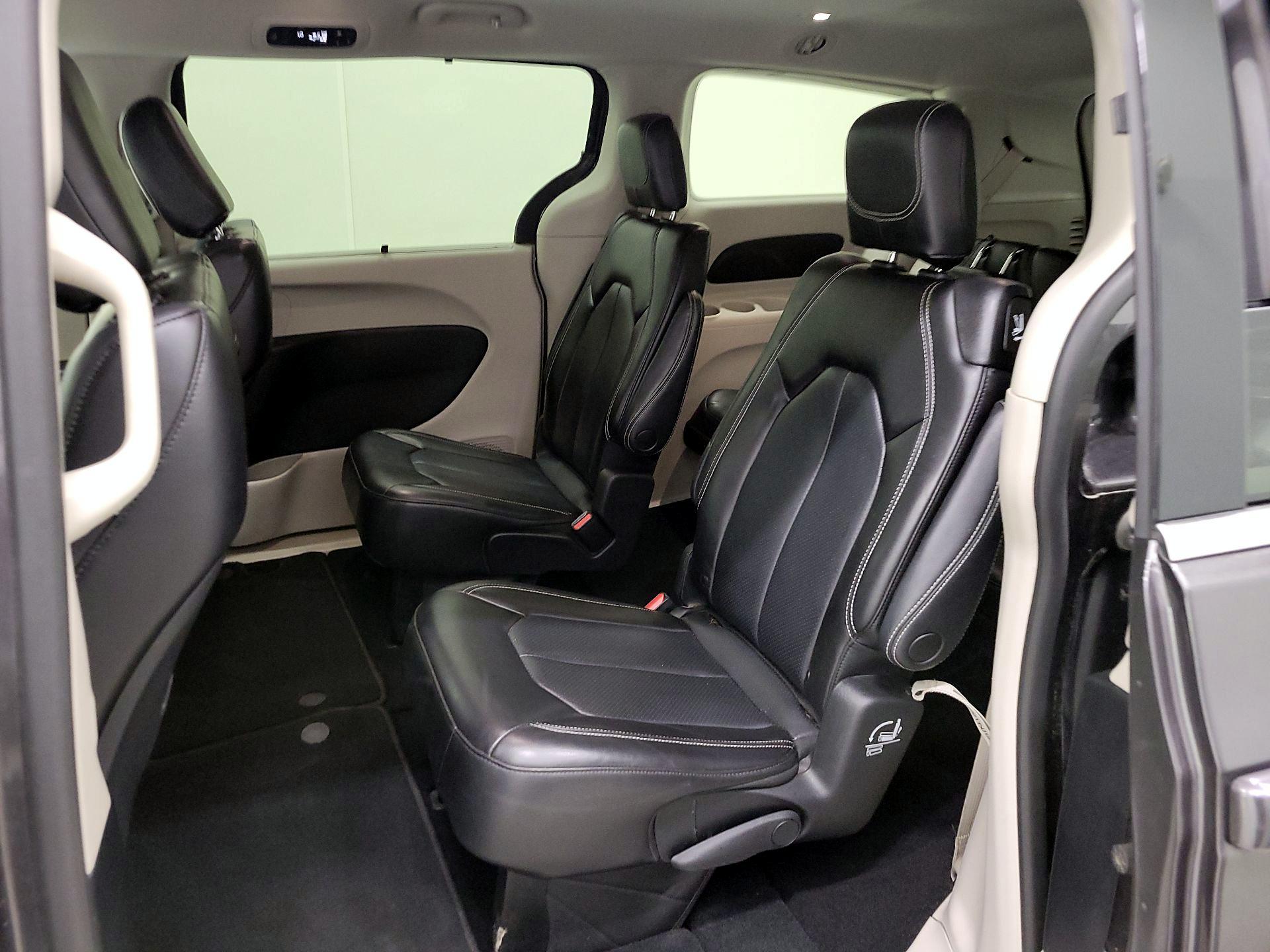 Thumbnail: 2023 Chrysler Pacifica - 19