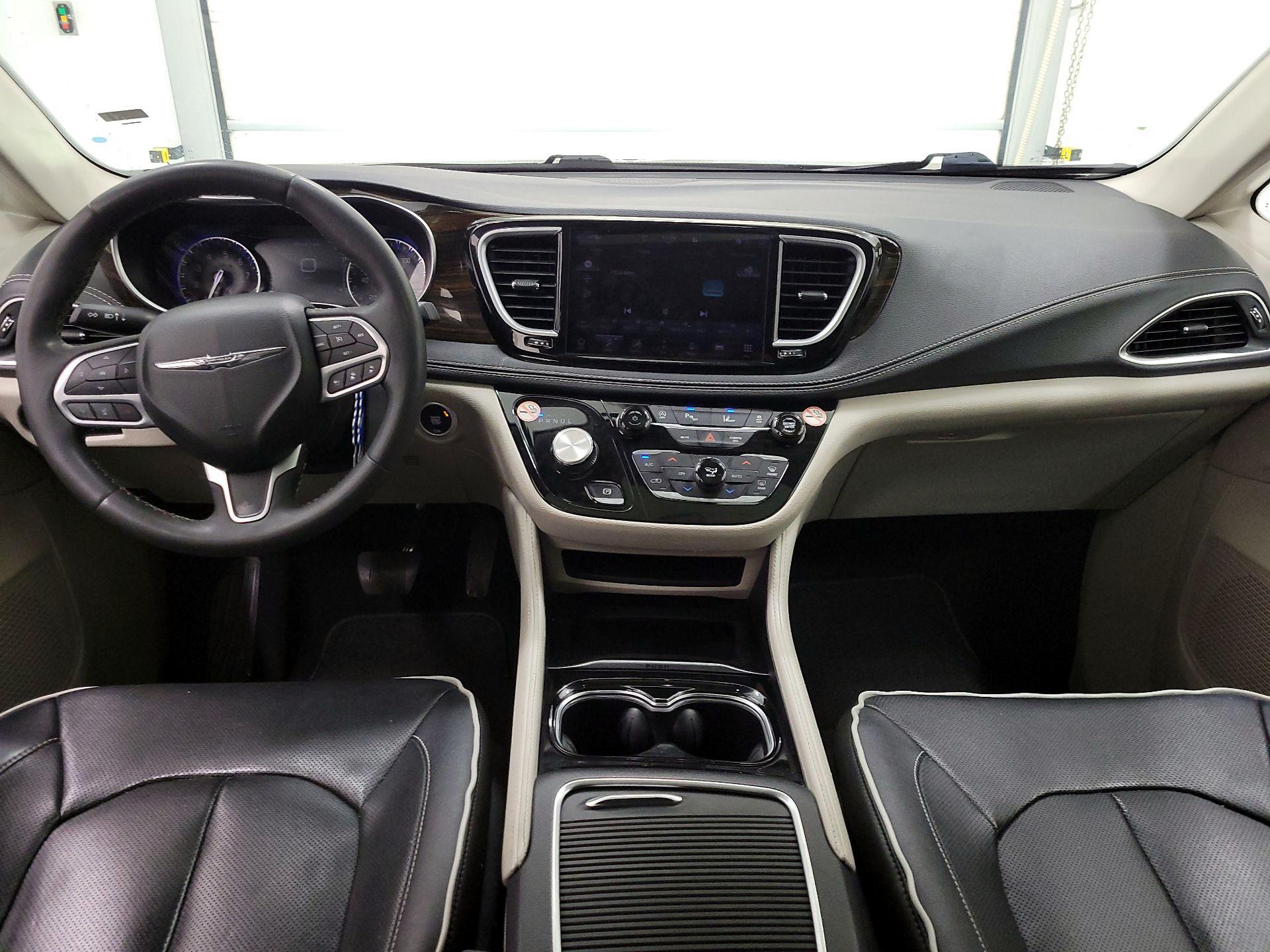 Thumbnail: 2023 Chrysler Pacifica - 9