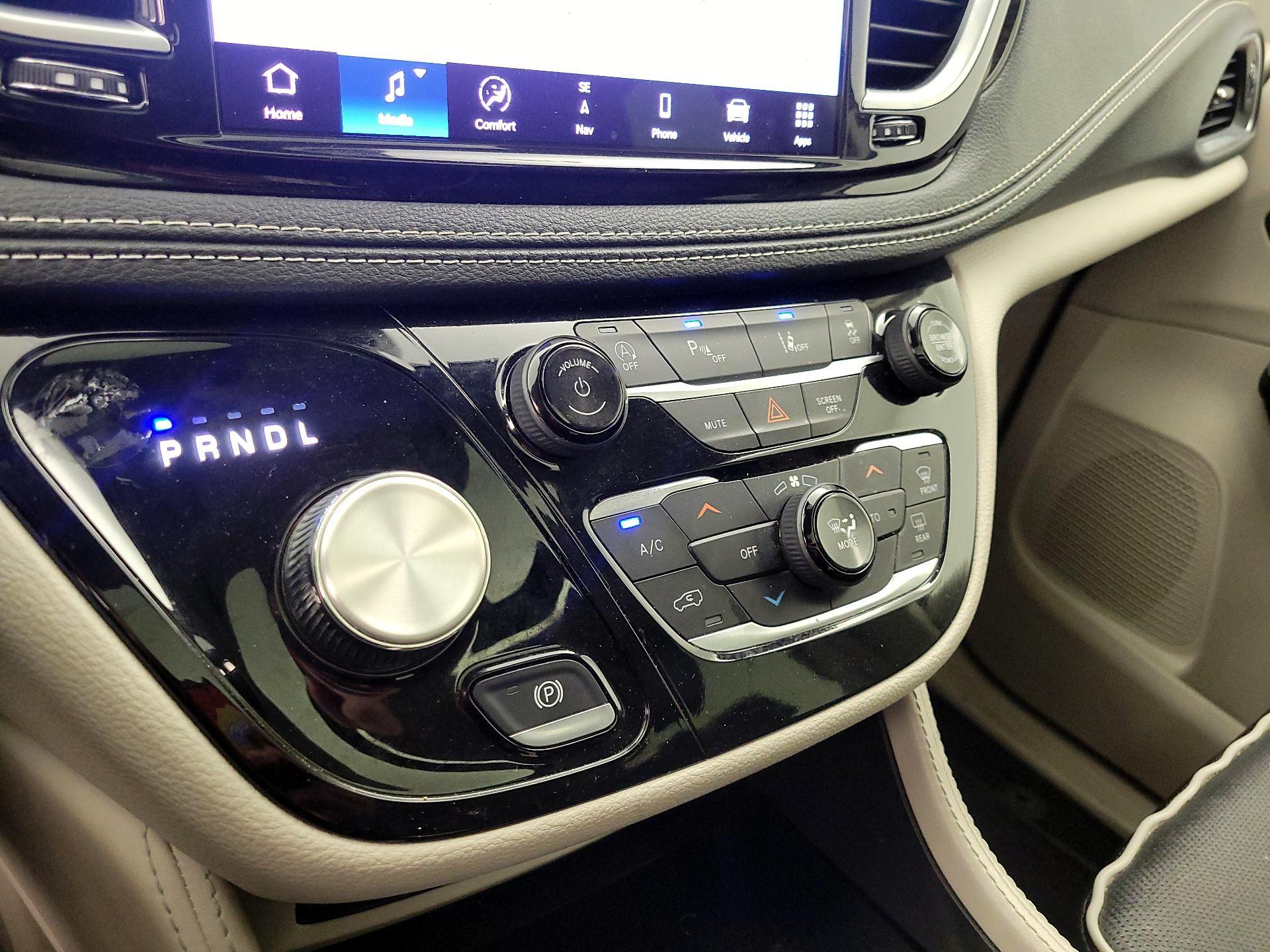 Thumbnail: 2023 Chrysler Pacifica - 16