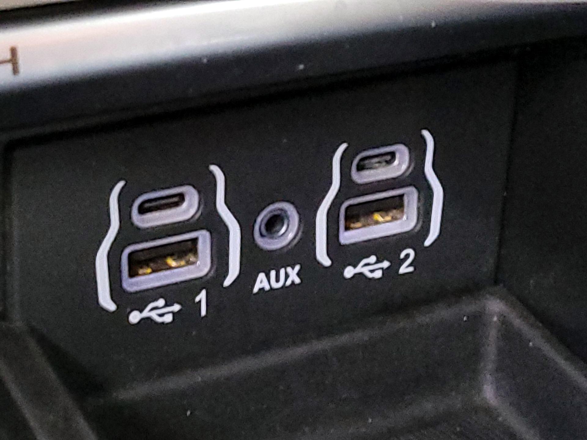 Thumbnail: 2023 Chrysler Pacifica - 18