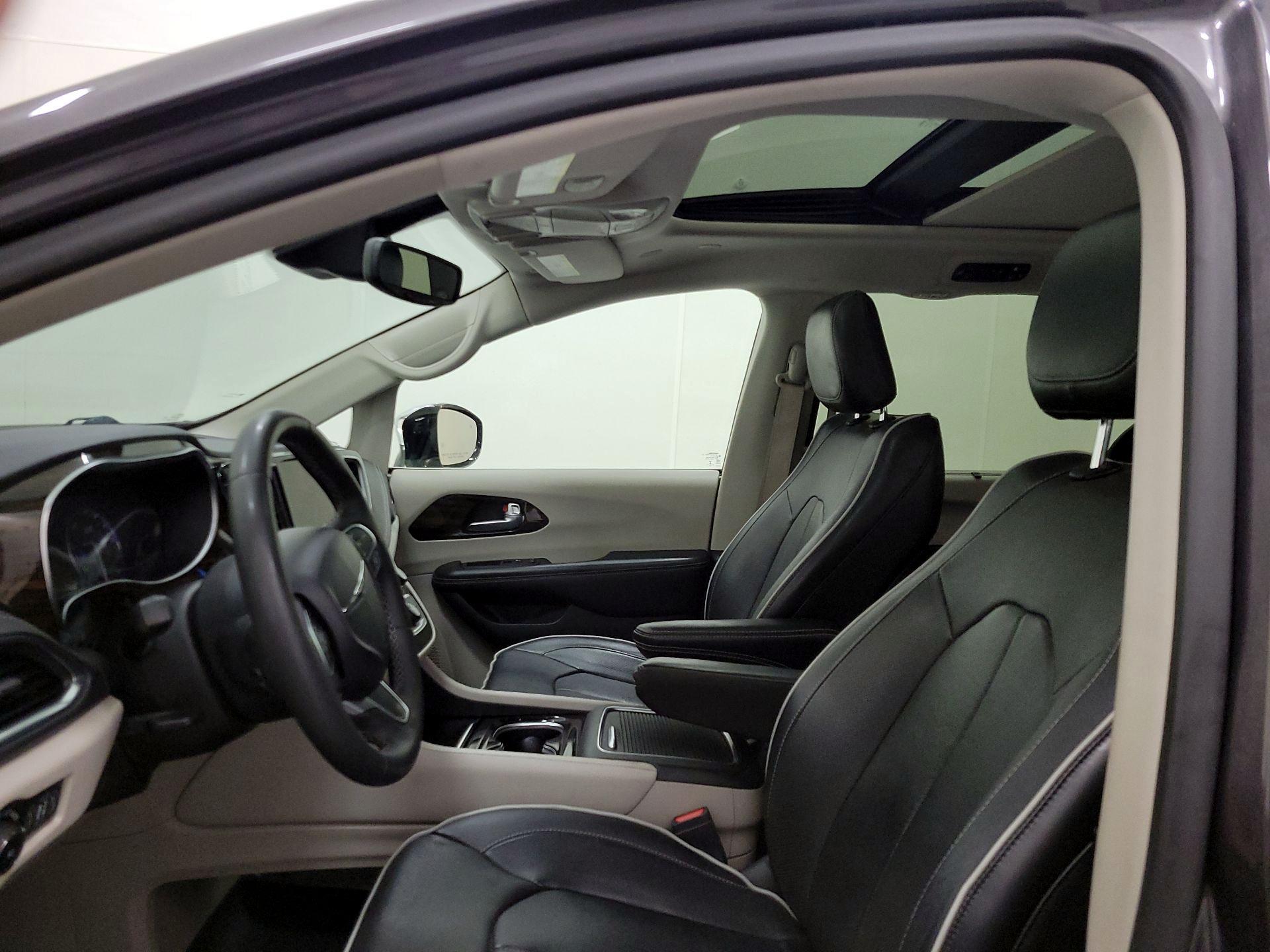 Thumbnail: 2023 Chrysler Pacifica - 19