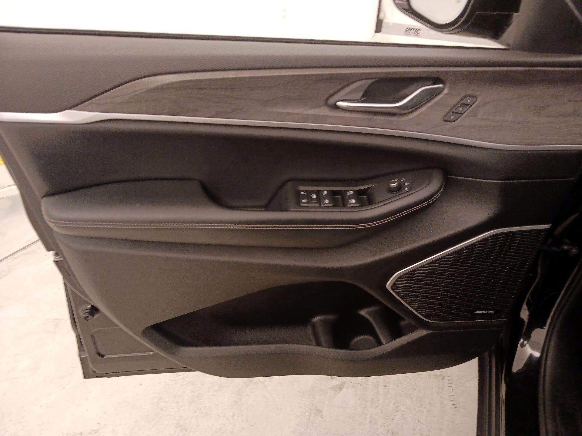 Thumbnail: 2022 Jeep Grand Cherokee - 12