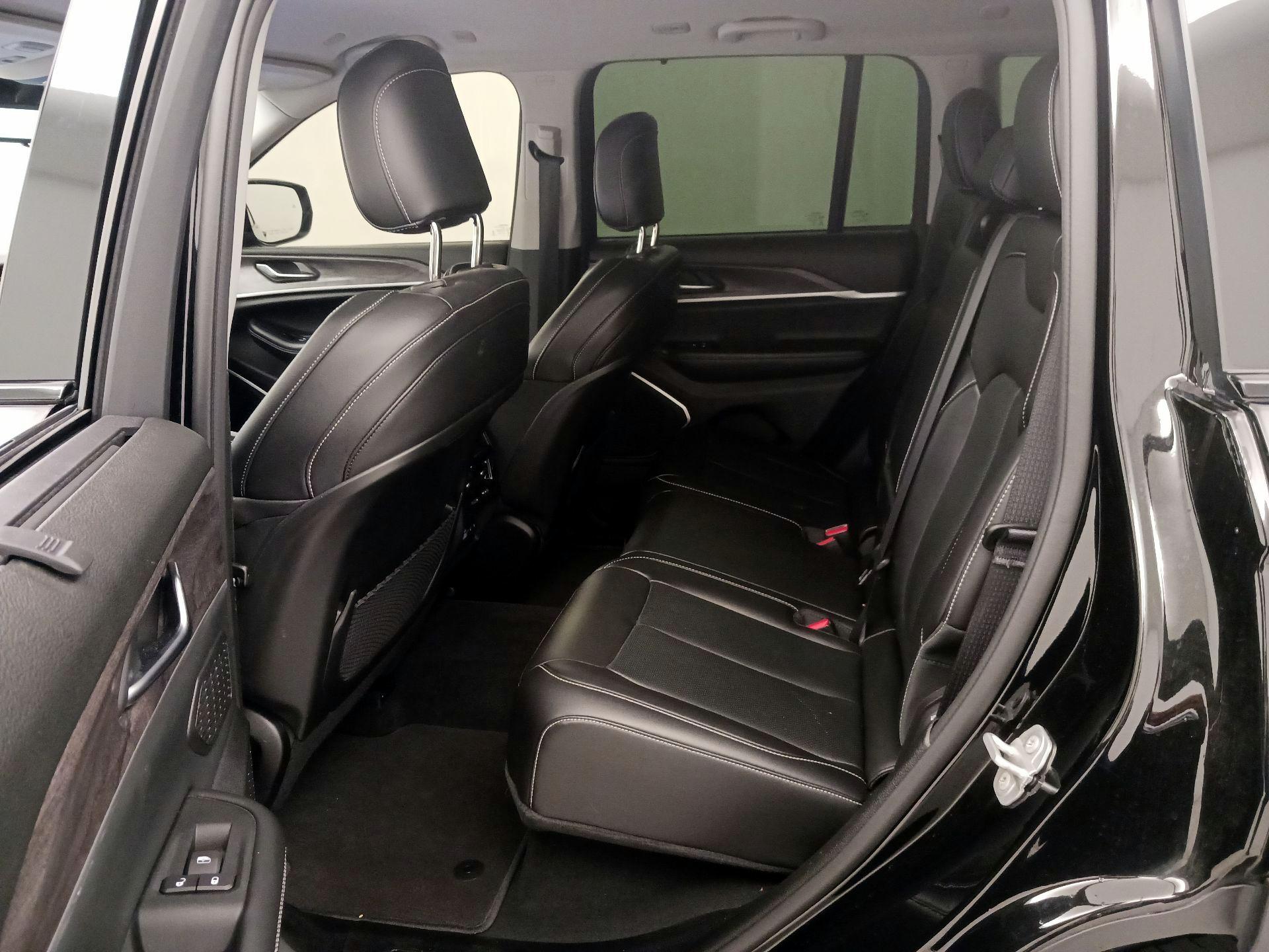 Thumbnail: 2022 Jeep Grand Cherokee - 20