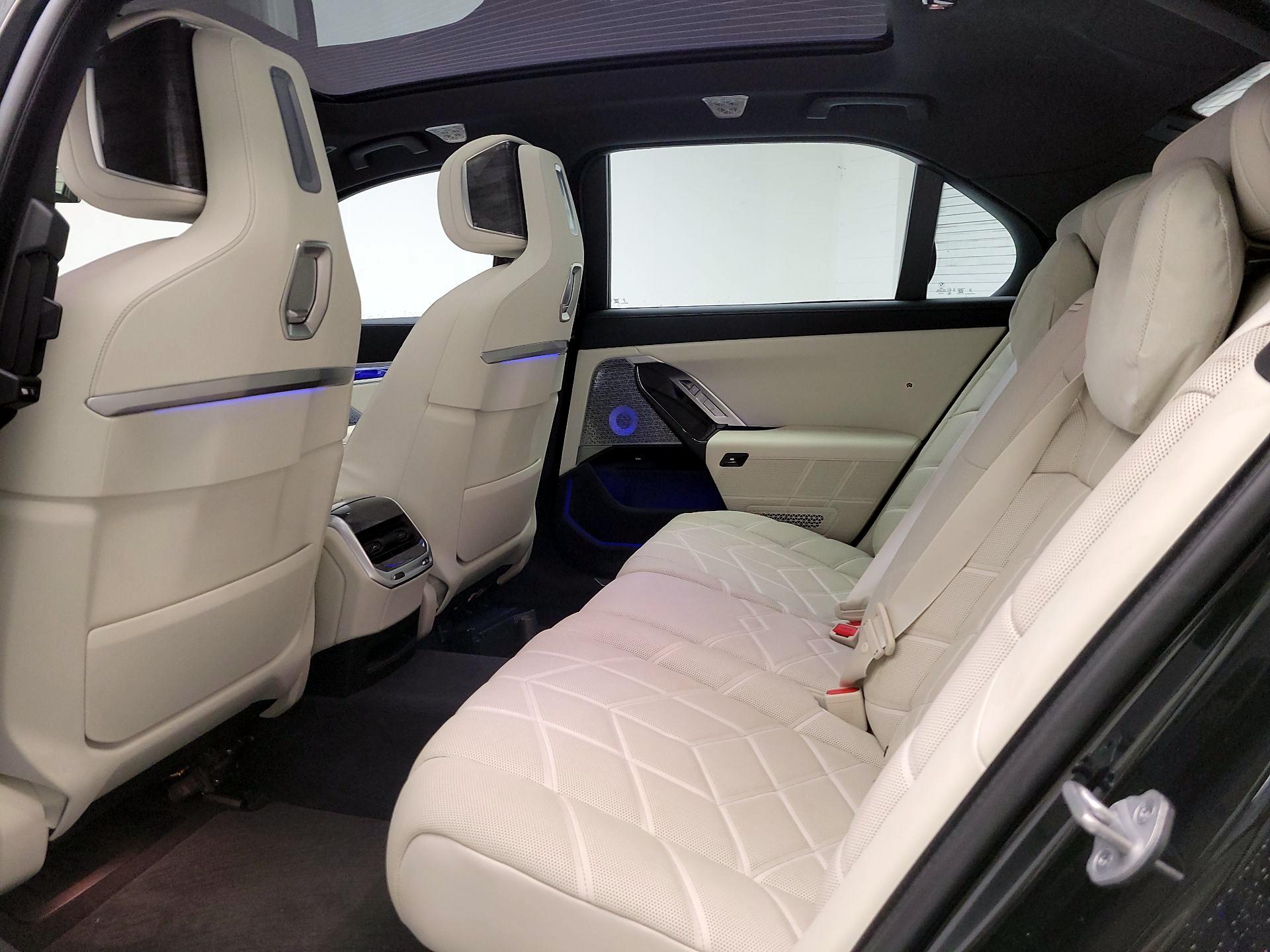 Thumbnail: 2023 BMW i7 - 19