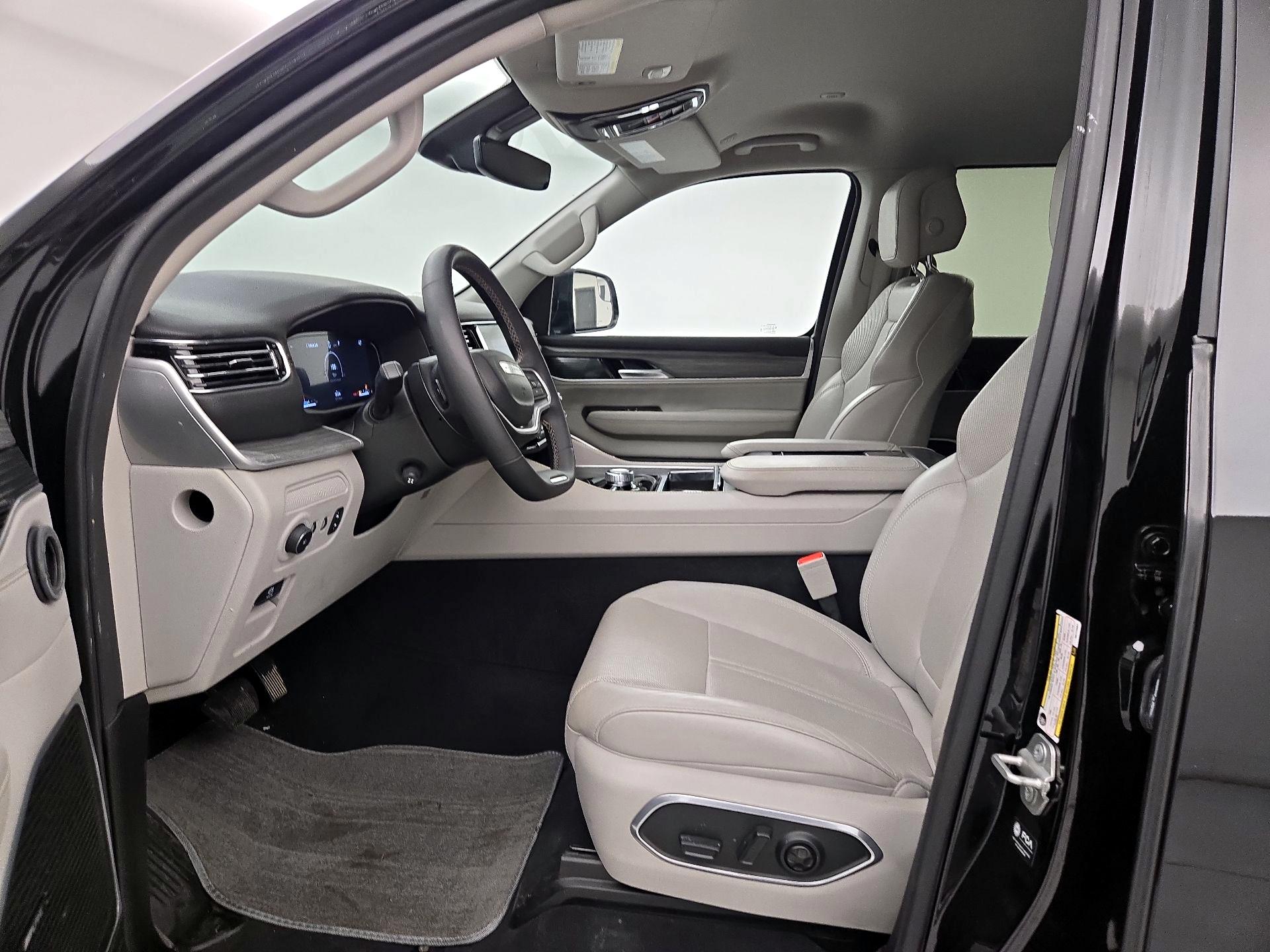 Thumbnail: 2024 Jeep Wagoneer - 11