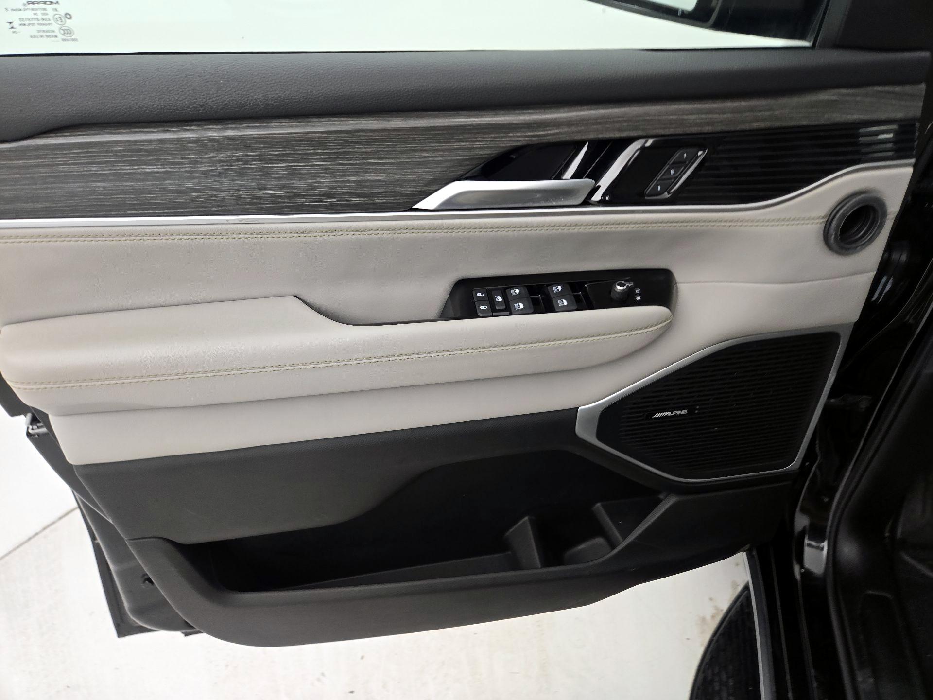 Thumbnail: 2024 Jeep Wagoneer - 12