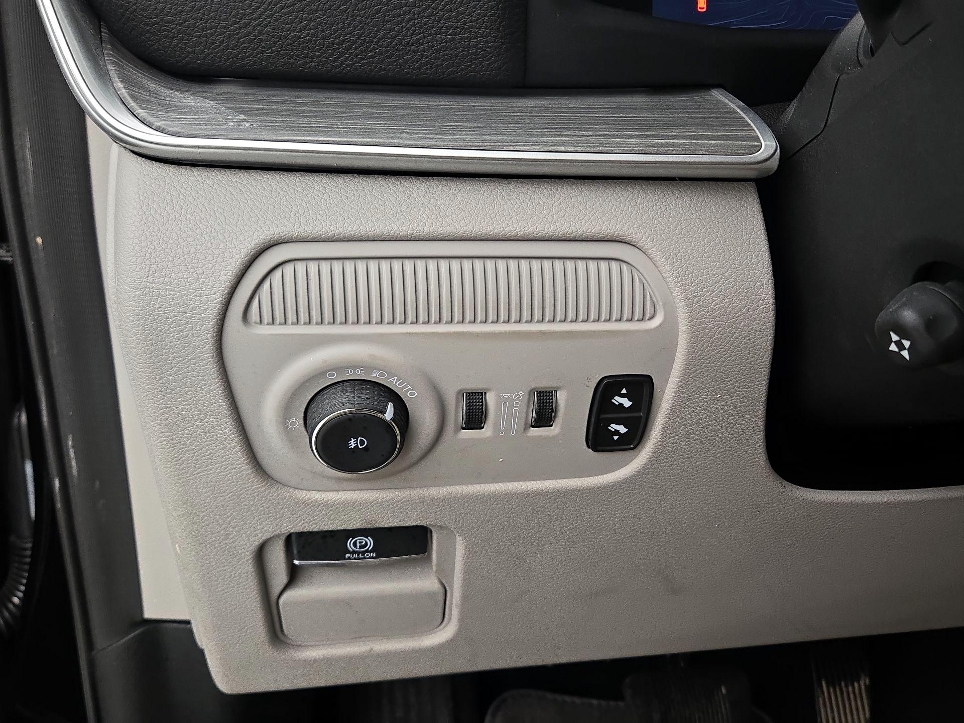 Thumbnail: 2024 Jeep Wagoneer - 13