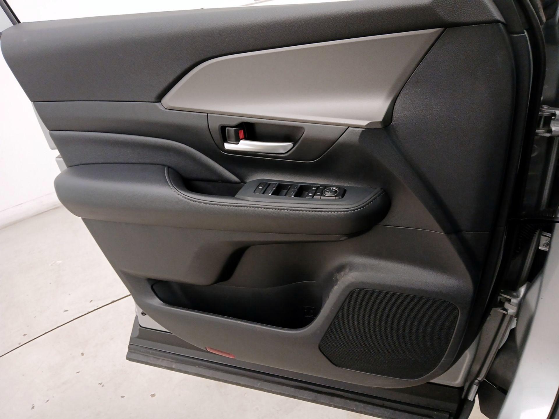 Thumbnail: 2025 Toyota Grand Highlander - 12