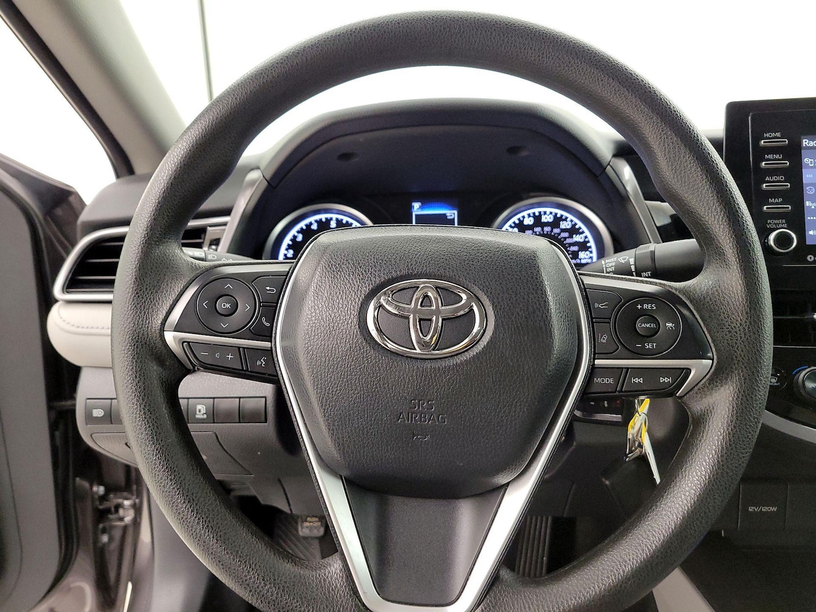 2023 Toyota Camry LE - Photo 11