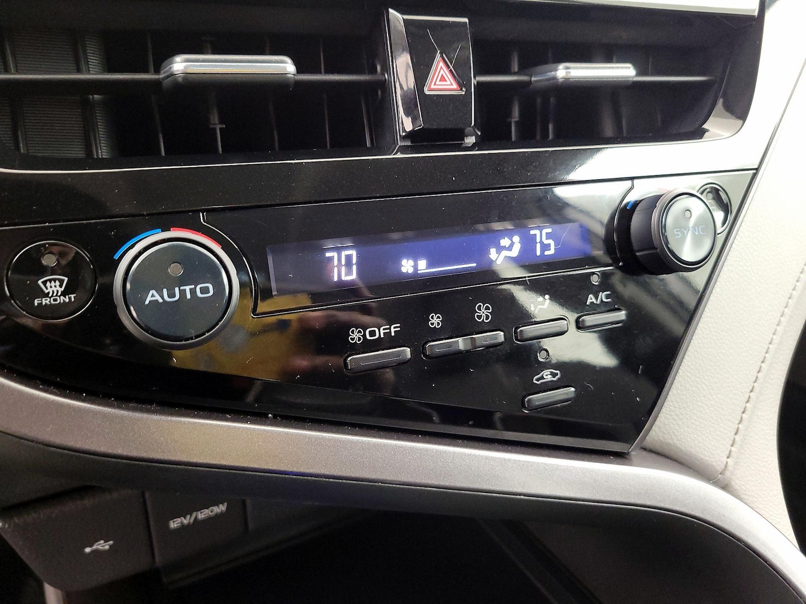 2023 Toyota Camry LE - Photo 17