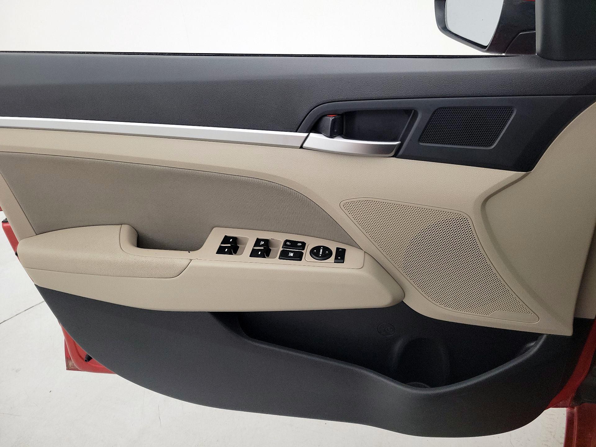 Thumbnail: 2020 Hyundai Elantra - 12