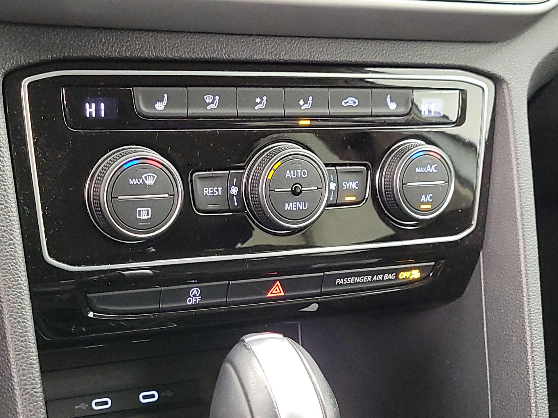 Thumbnail: 2022 Volkswagen Atlas - 16