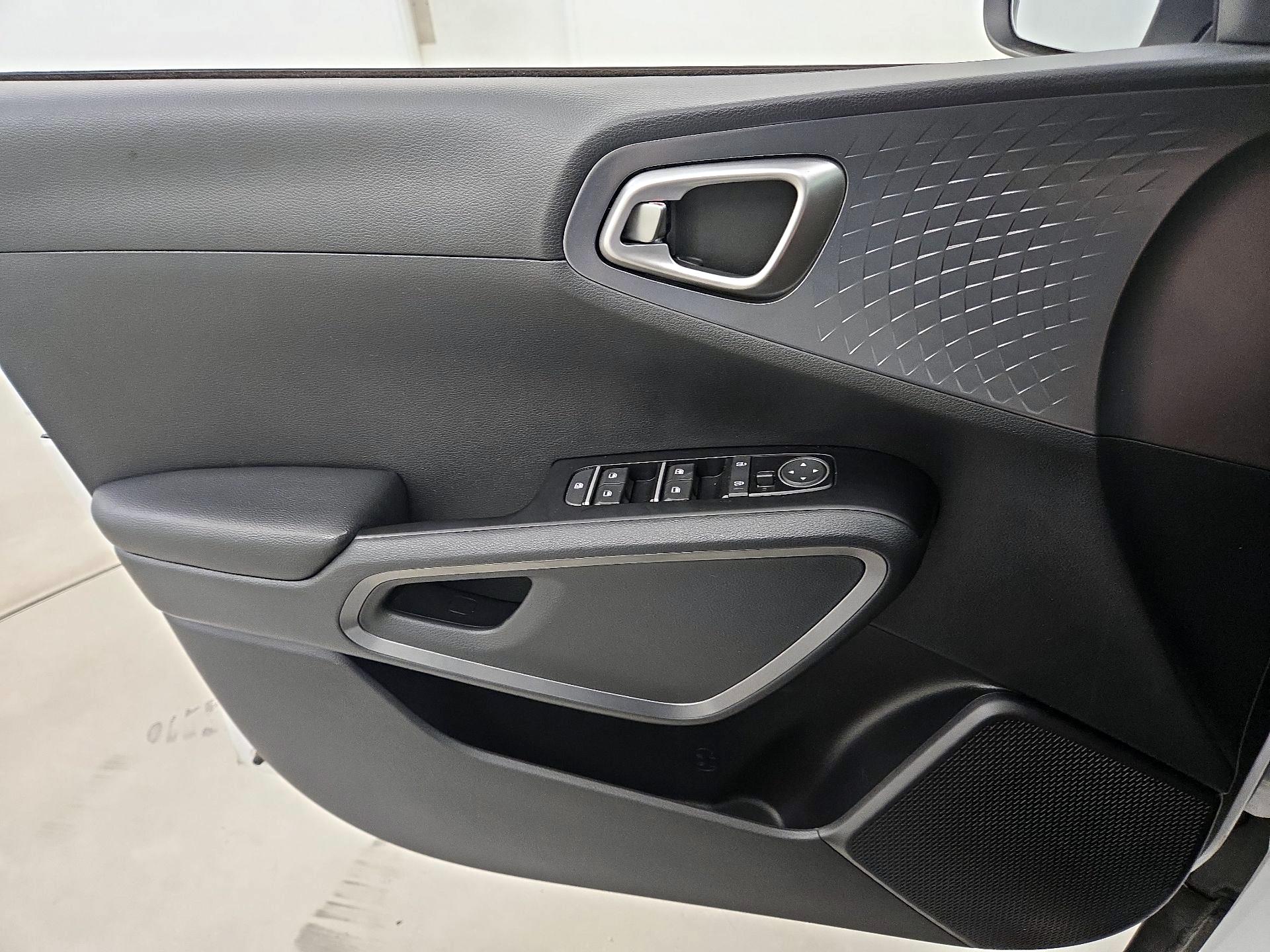 Thumbnail: 2020 Kia Soul - 12