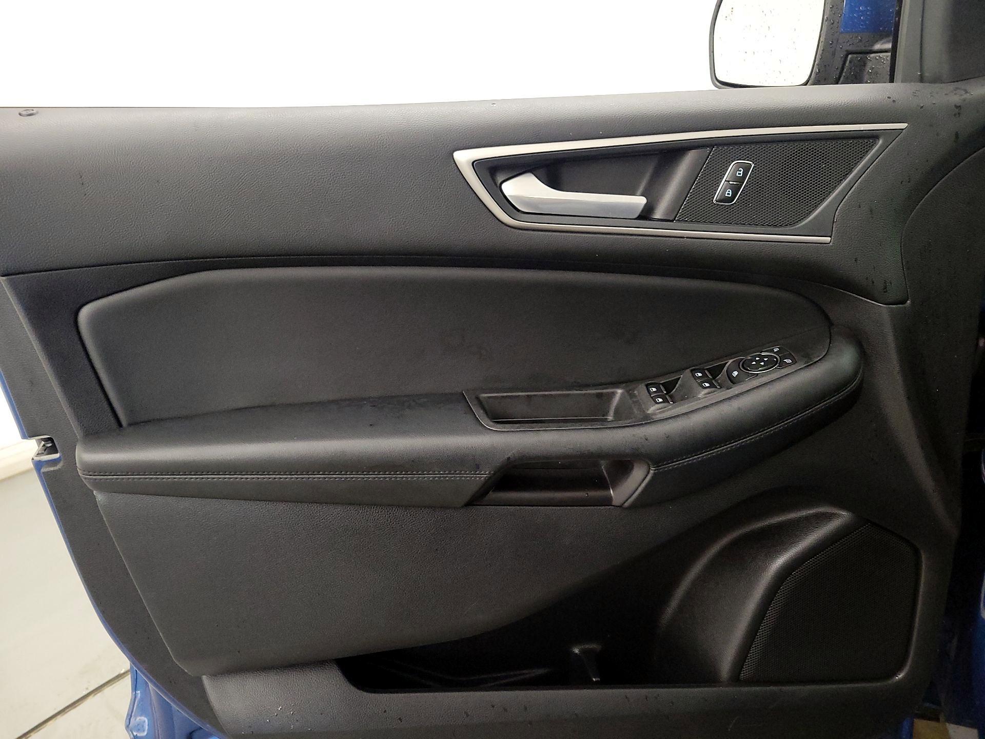 Thumbnail: 2021 Ford Edge - 12